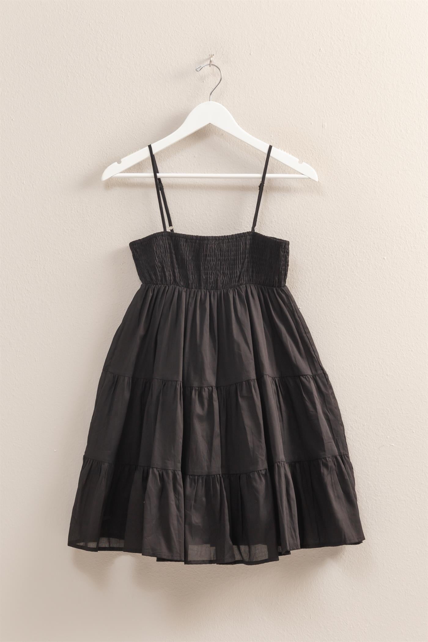 Vestido Corto con Tirantes y Detalle Fruncido