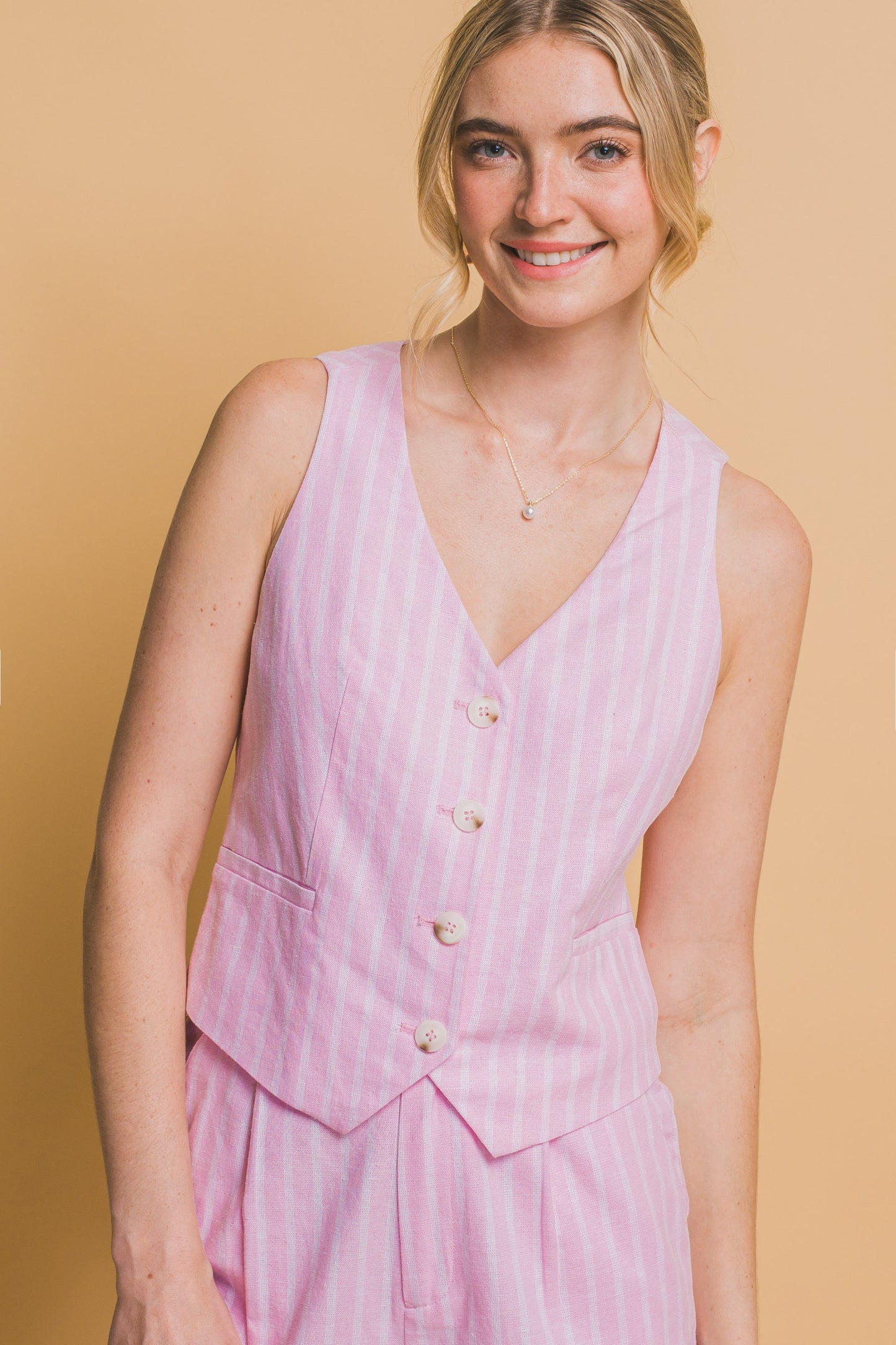 Chaleco escote en V con botones