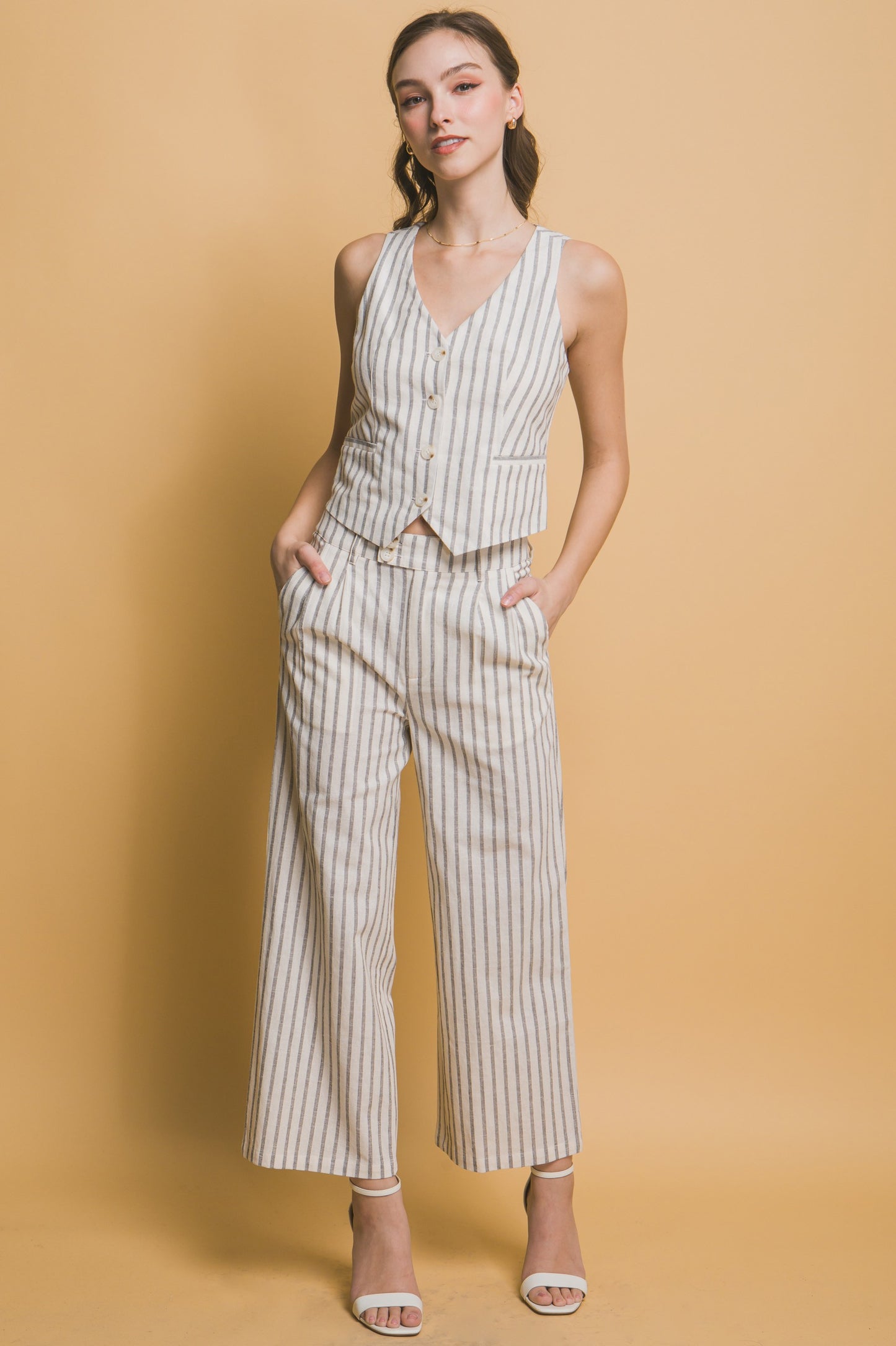 Chaleco escote en V con botones