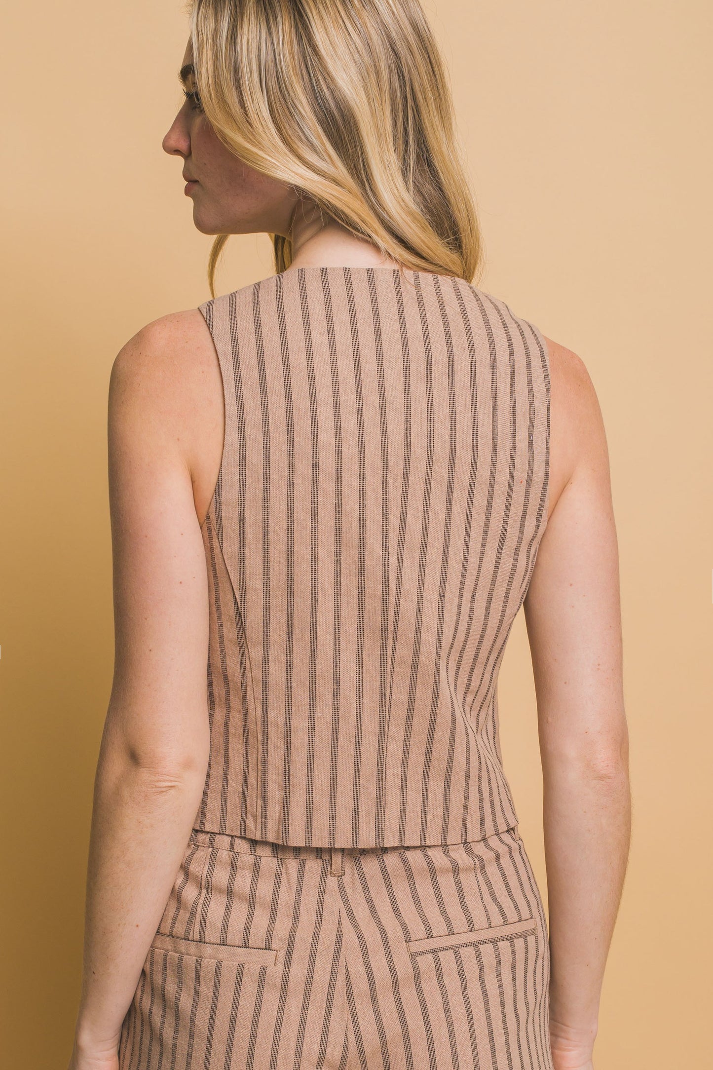 Chaleco escote en V con botones