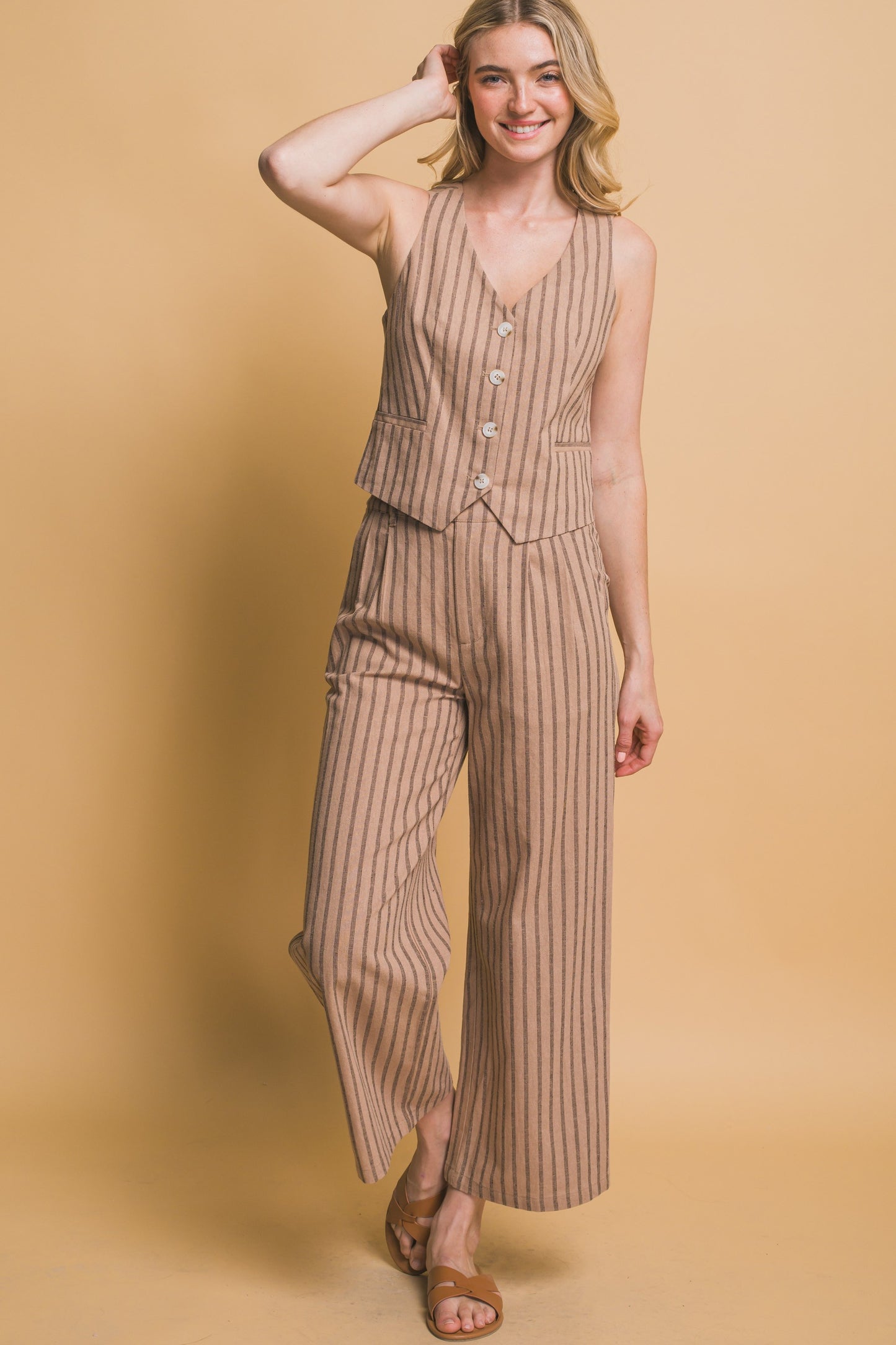 Chaleco escote en V con botones