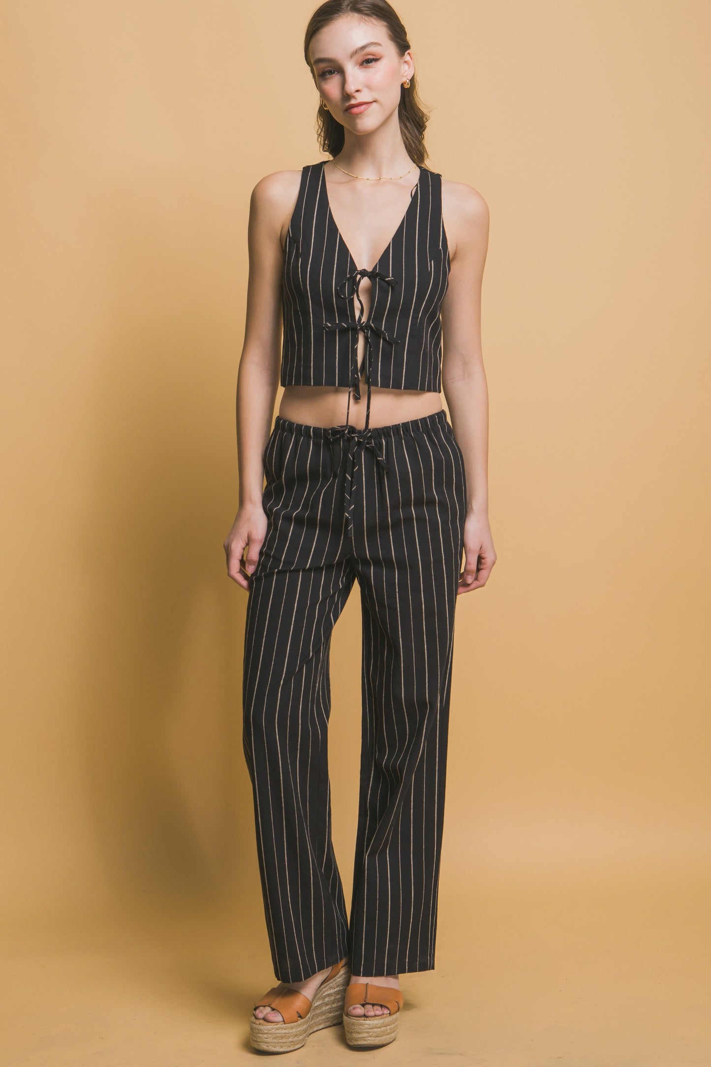 Top crop de tiras con moños y rayas delgadas