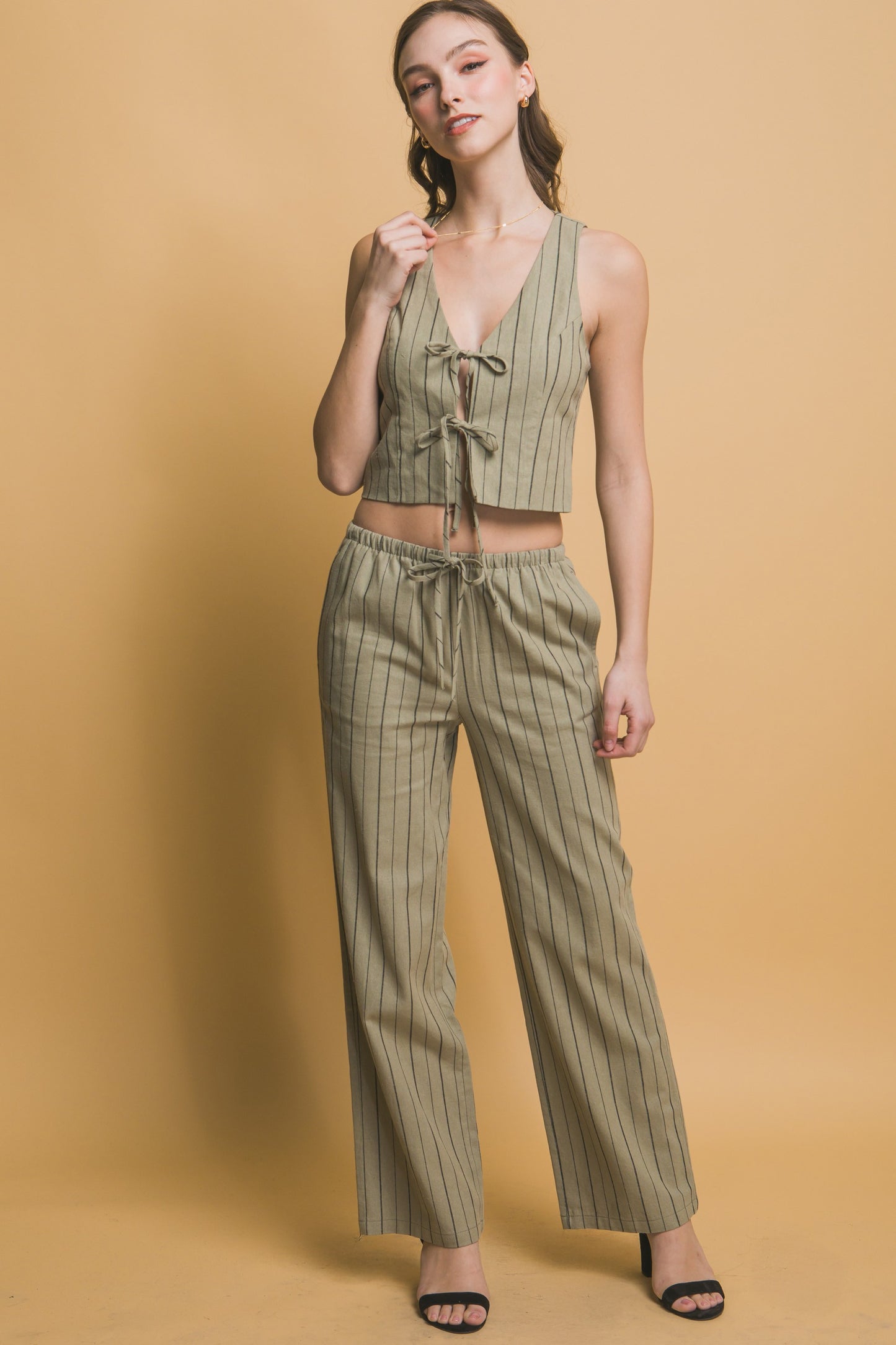 Top crop de tiras con moños y rayas delgadas