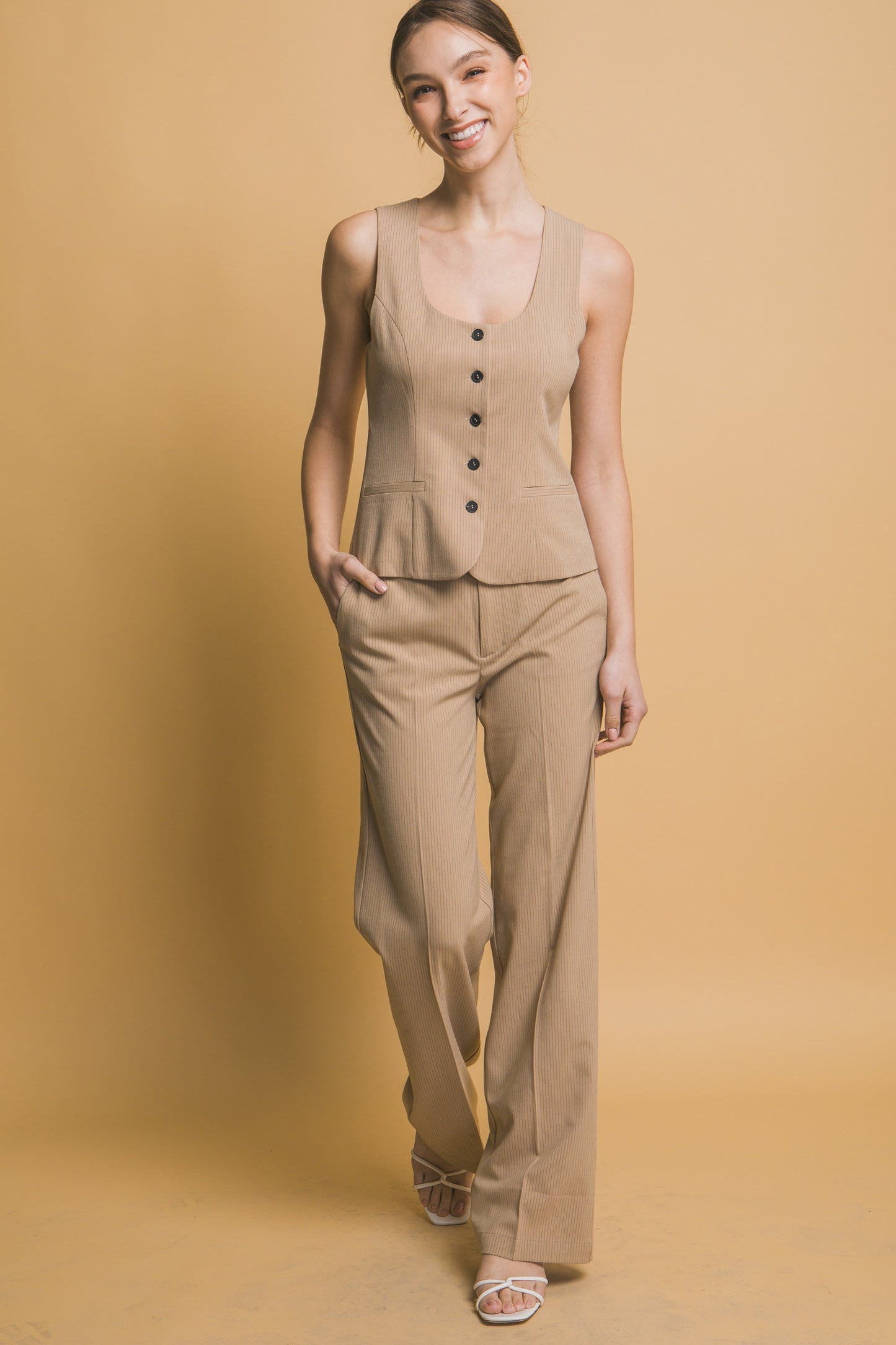 Chaleco Sastre con Botones y Corte Entallado