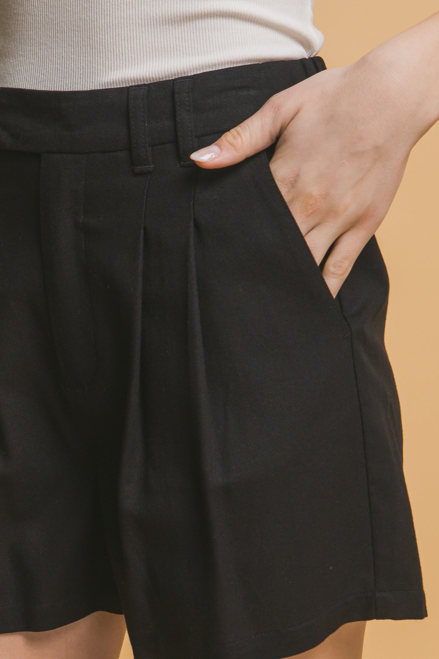 Short con pinzas pretina ancha