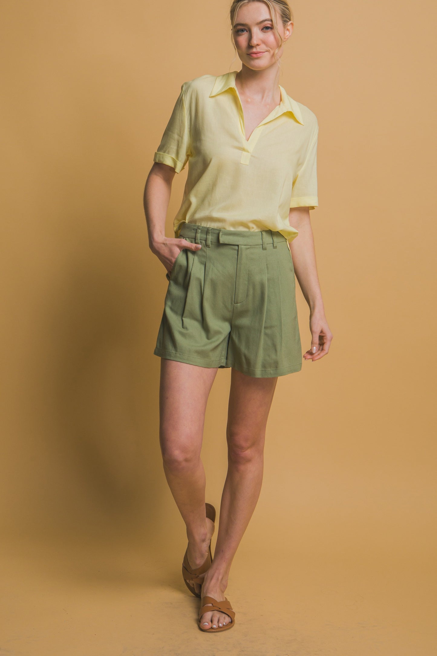 Short con pinzas pretina ancha