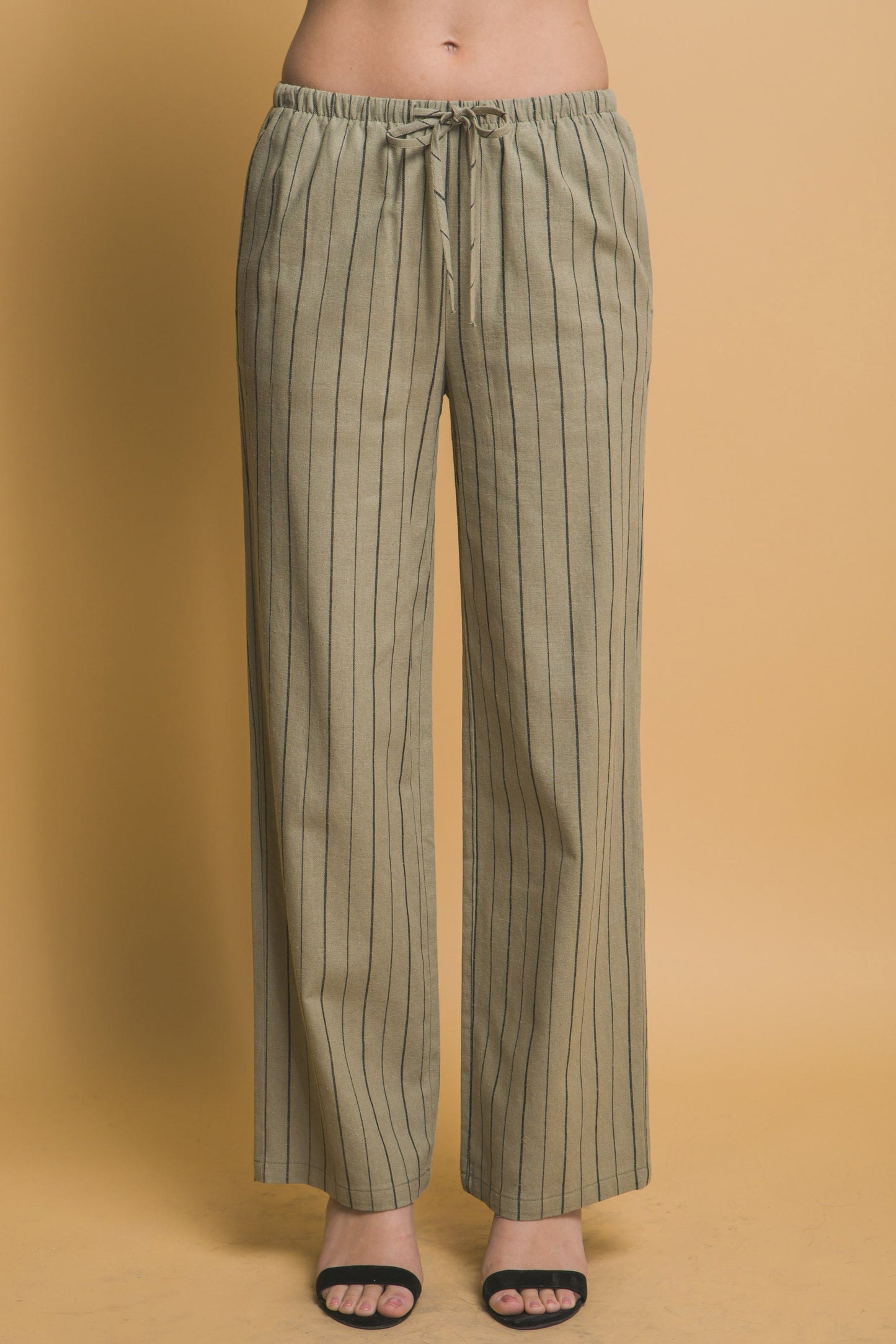 Pantalón recto de rayas con pretina elástica