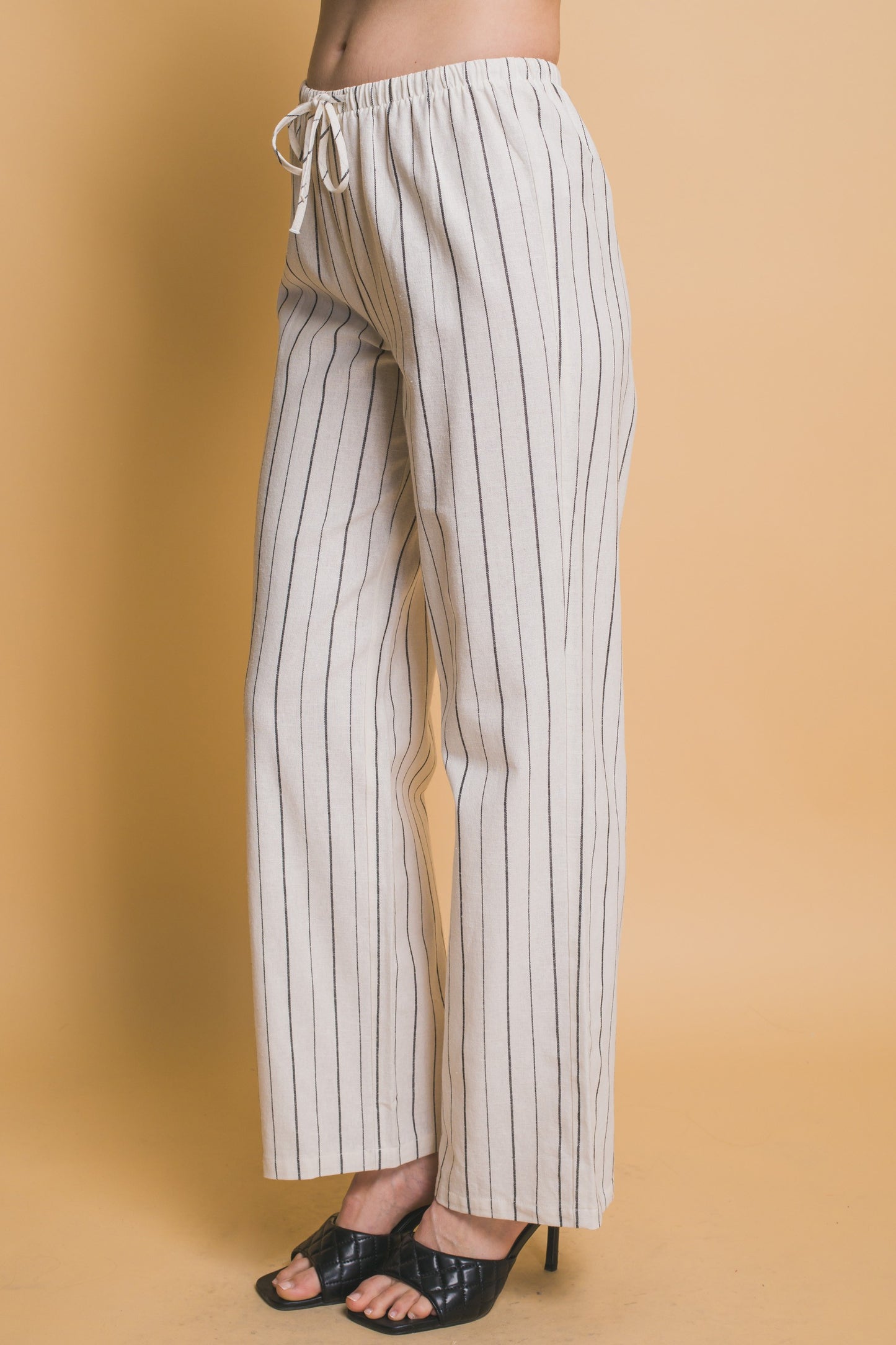 Pantalón recto de rayas con pretina elástica