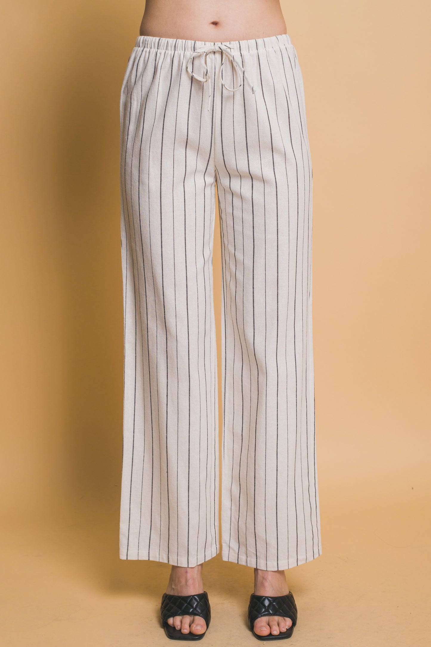 Pantalón recto de rayas con pretina elástica