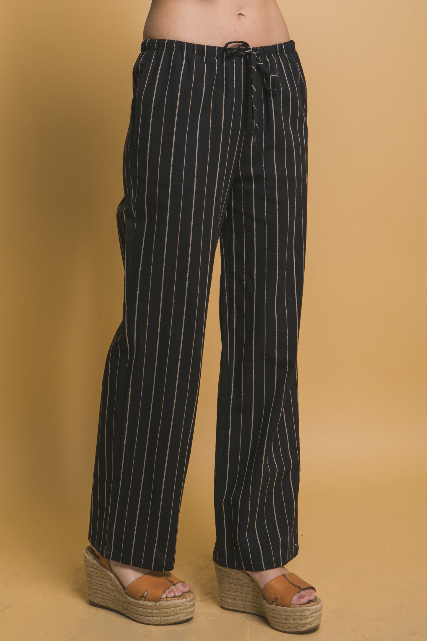 Pantalón recto de rayas con pretina elástica