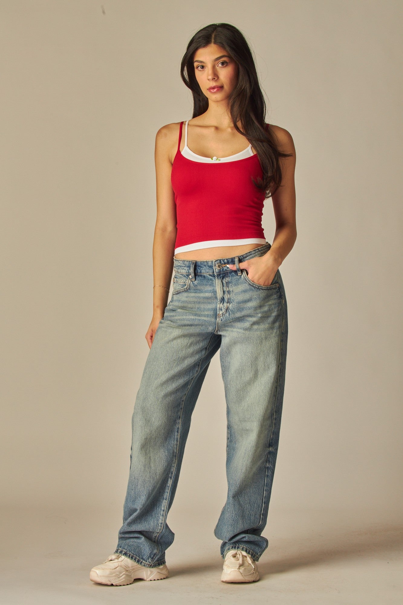 Top ajustado con contraste