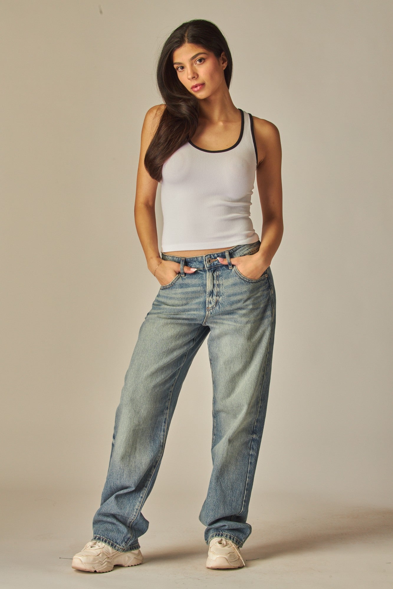 Top canalé escote deportivo ribeteado