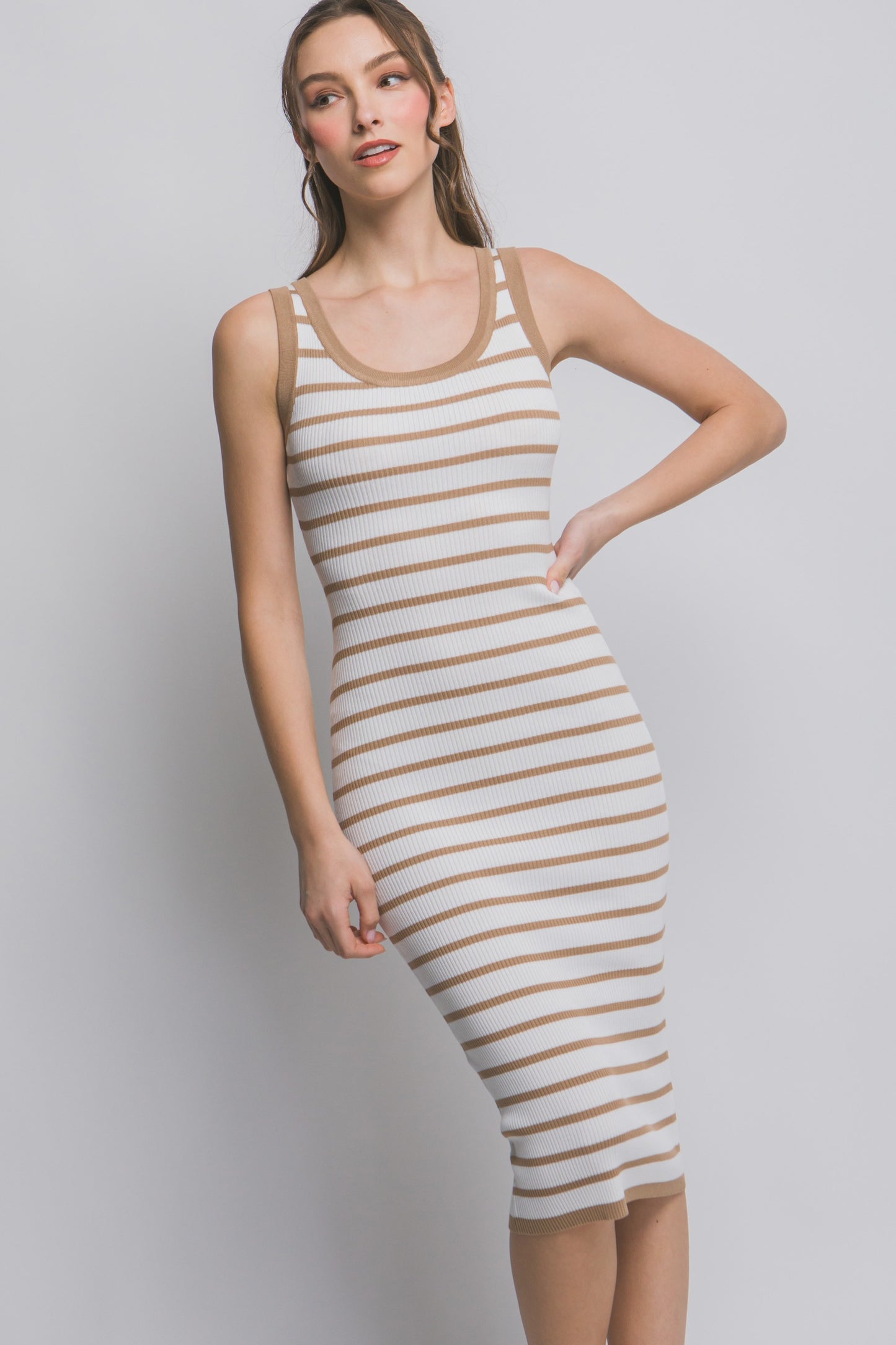 Vestido midi canalé rayado ajustado