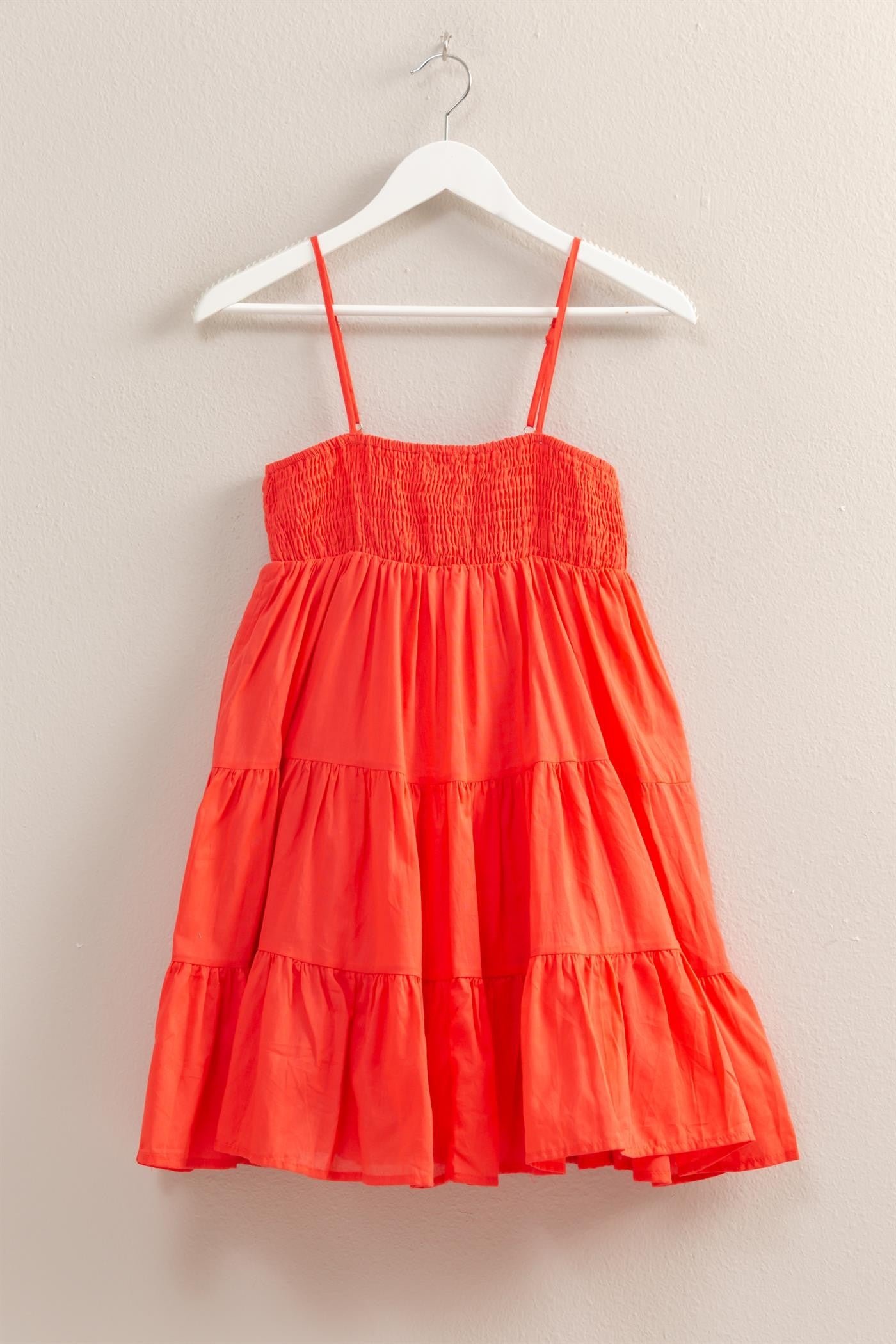 Vestido Corto con Tirantes y Detalle Fruncido