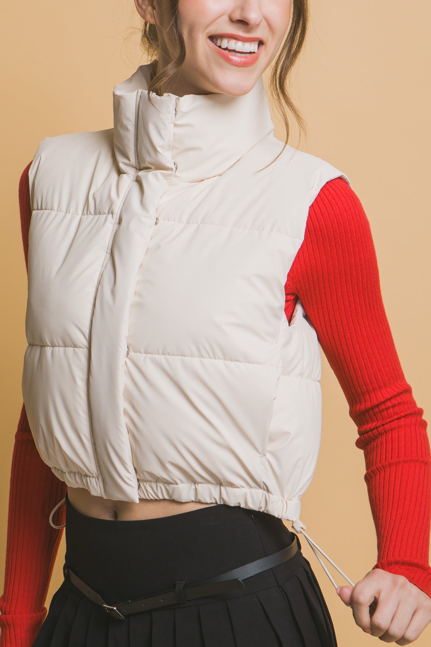 Chaleco acolchado con cuello alto y ajuste en cintura