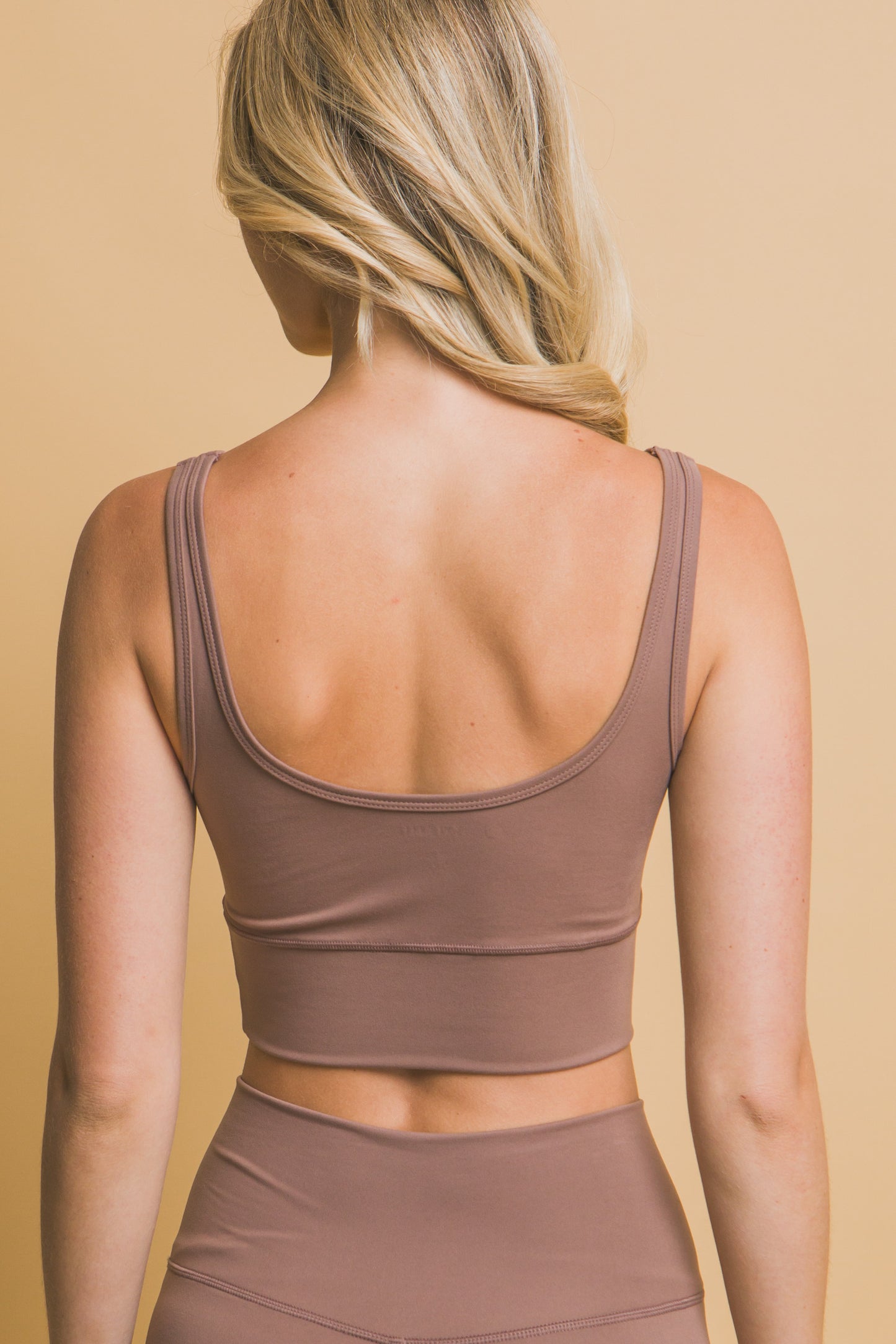 Top Deportivo Confort Fit – Soporte y Estilo para tu Rutina