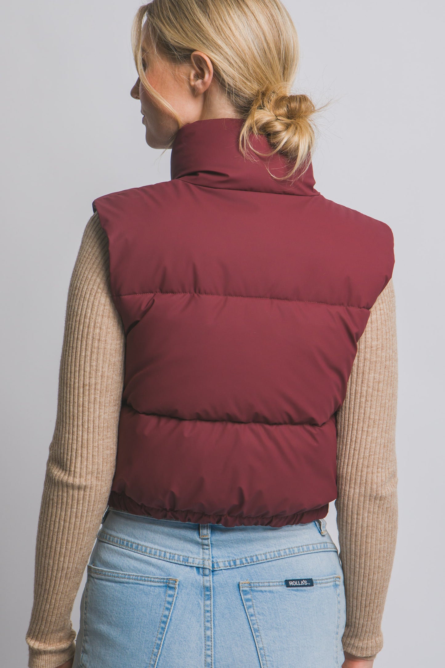 Chaleco acolchado con cuello alto y ajuste en cintura