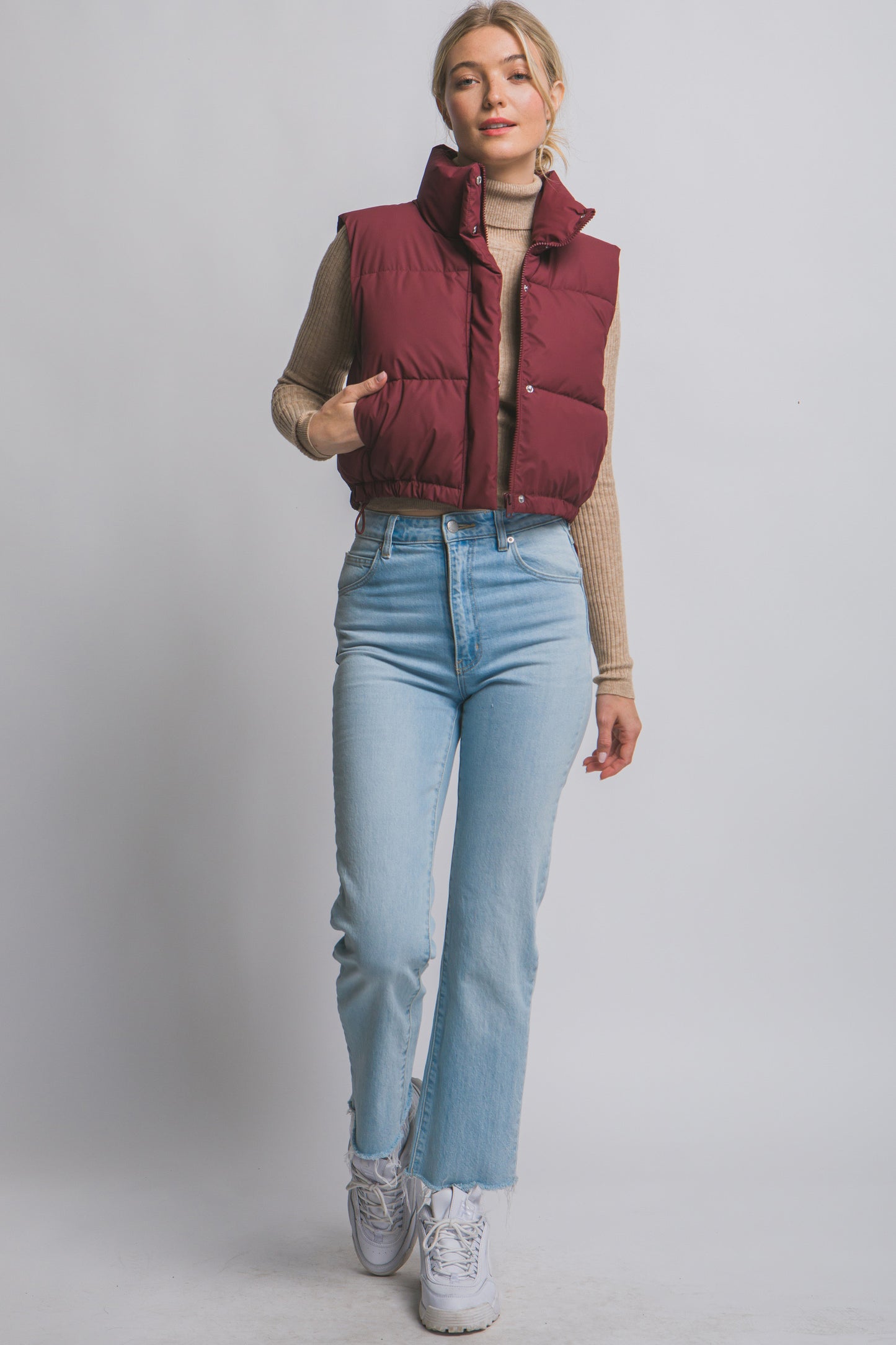 Chaleco acolchado con cuello alto y ajuste en cintura