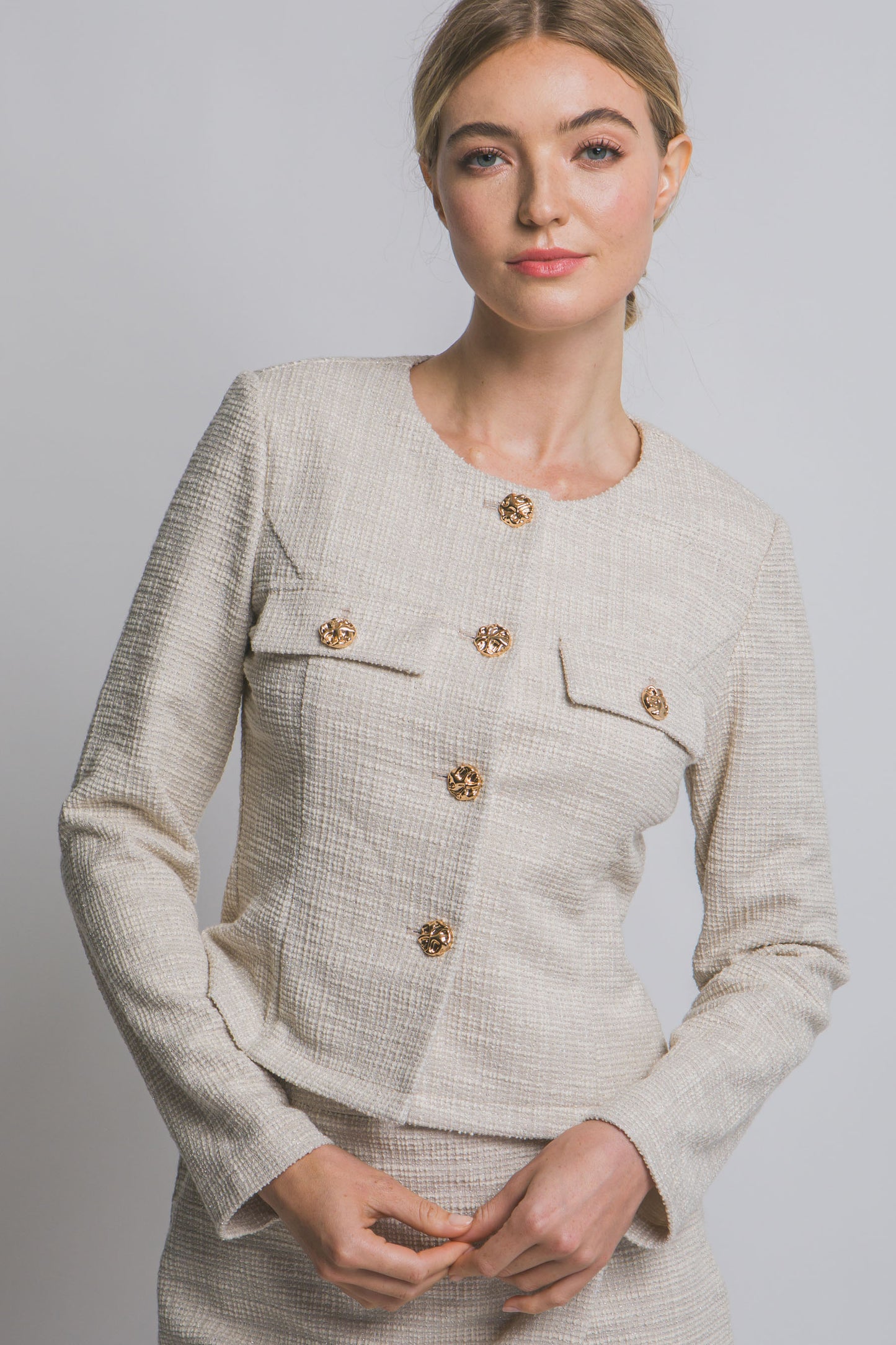 Blazer con botones dorados