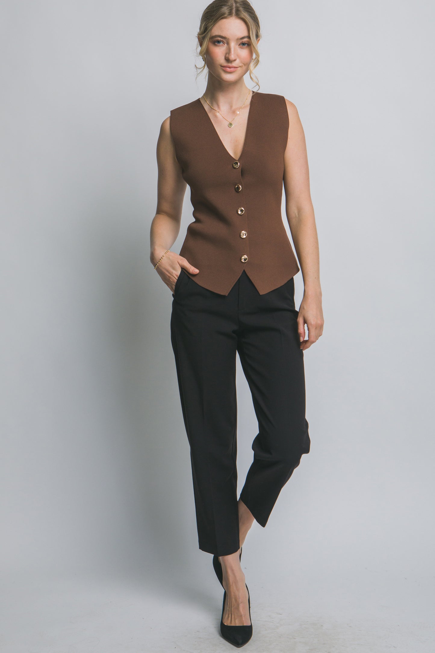Top sin mangas cuello V