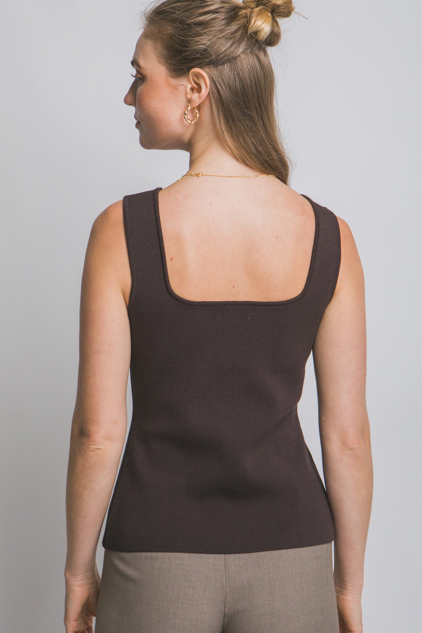 Top con botones de escote cuadrado