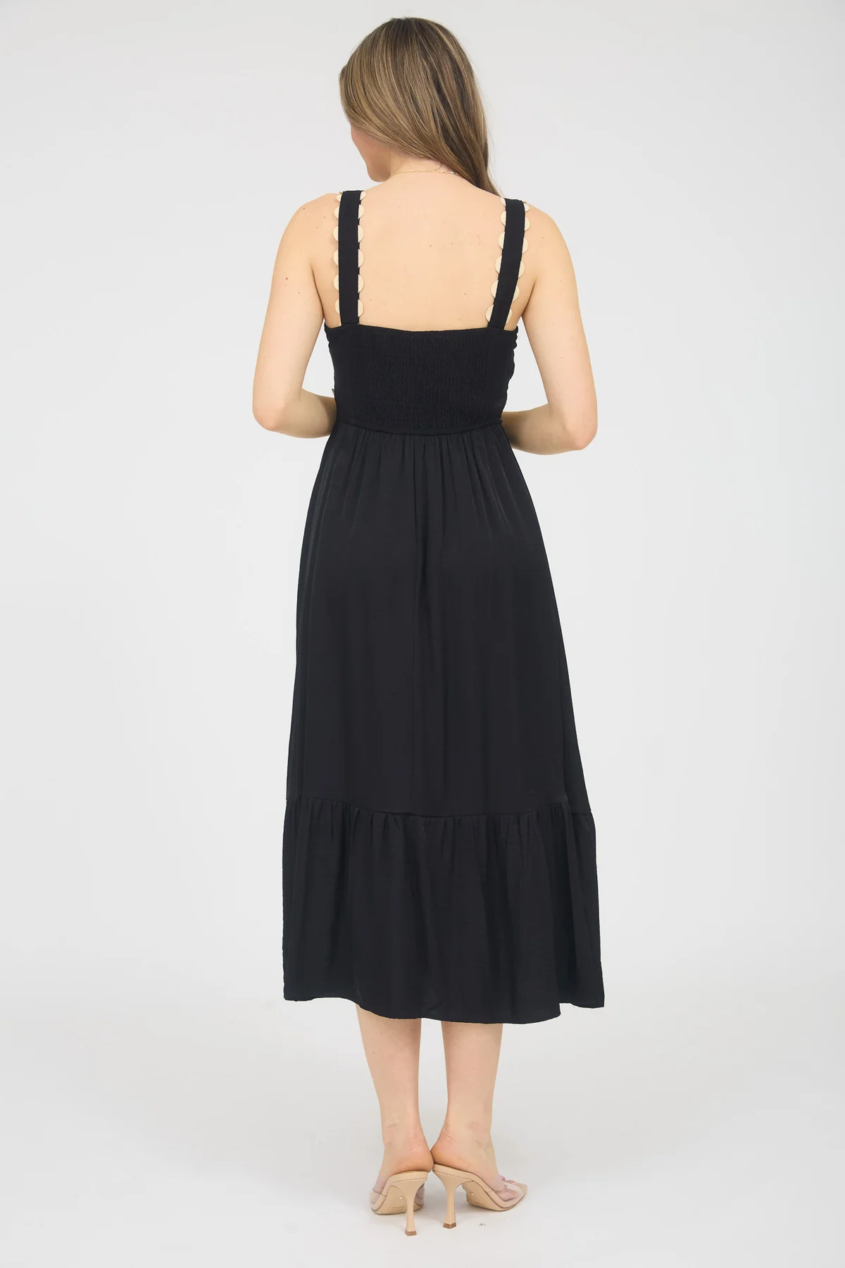 Vestido midi con escote cuadrado y detalle bordado