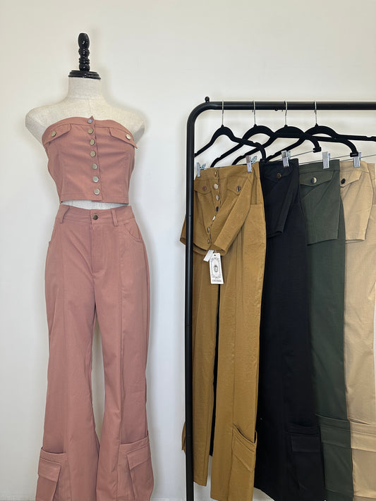 Set Cargo Strapless con Botones y Pantalón de Bolsillos