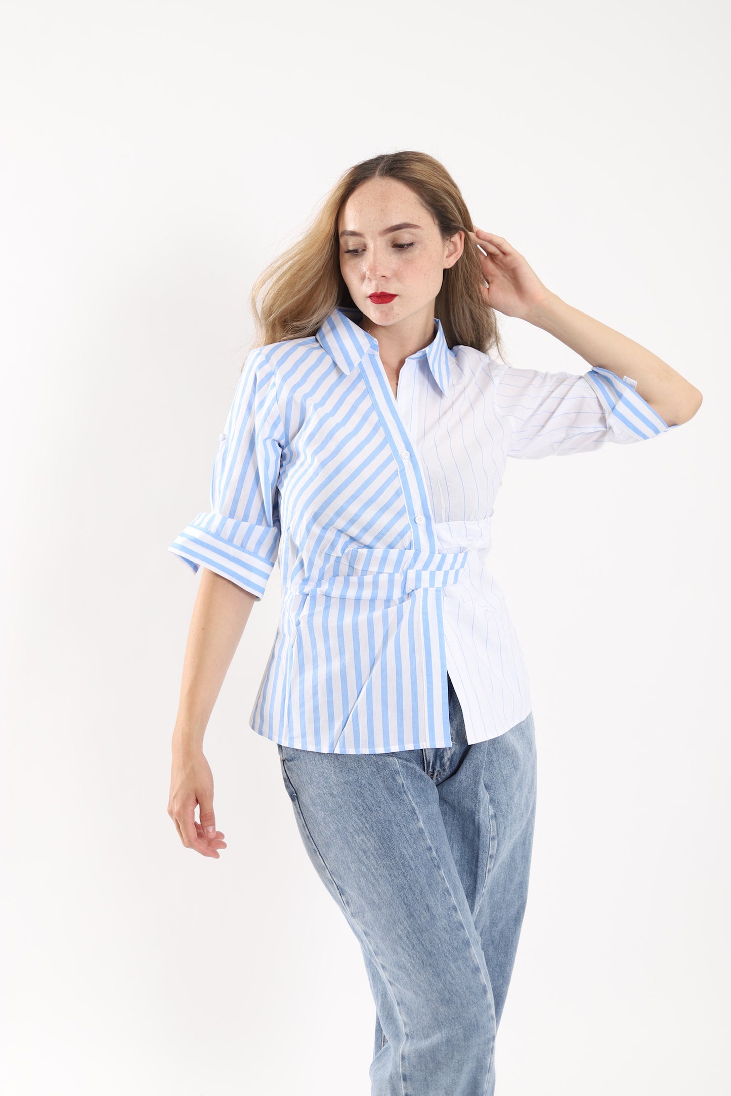 Blusa de Manga 3/4 con Diseño Asimétrico