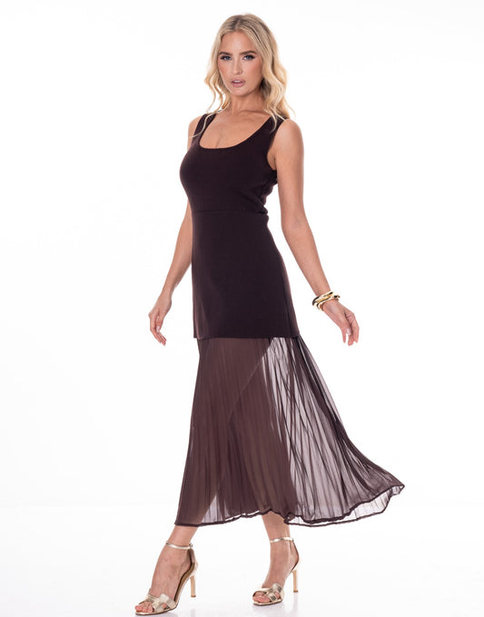 Set sin mangas con falda plisada larga