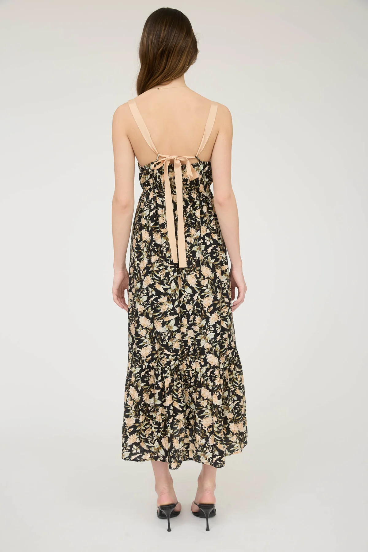 Vestido floral con encaje romántico midi tirantes anchos corte bustier