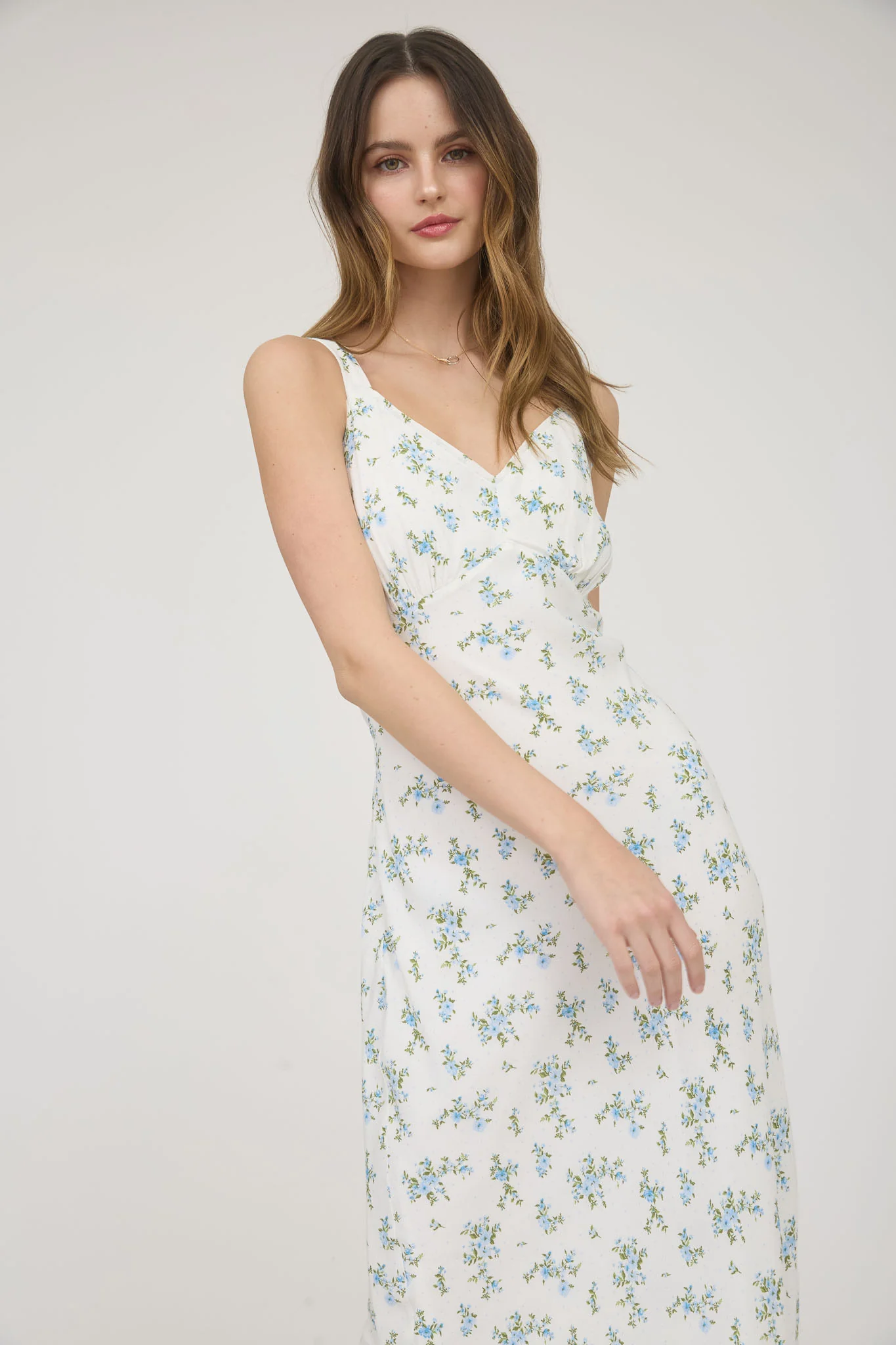 Vestido Midi con Estampado Floral y Tirantes Ajustables