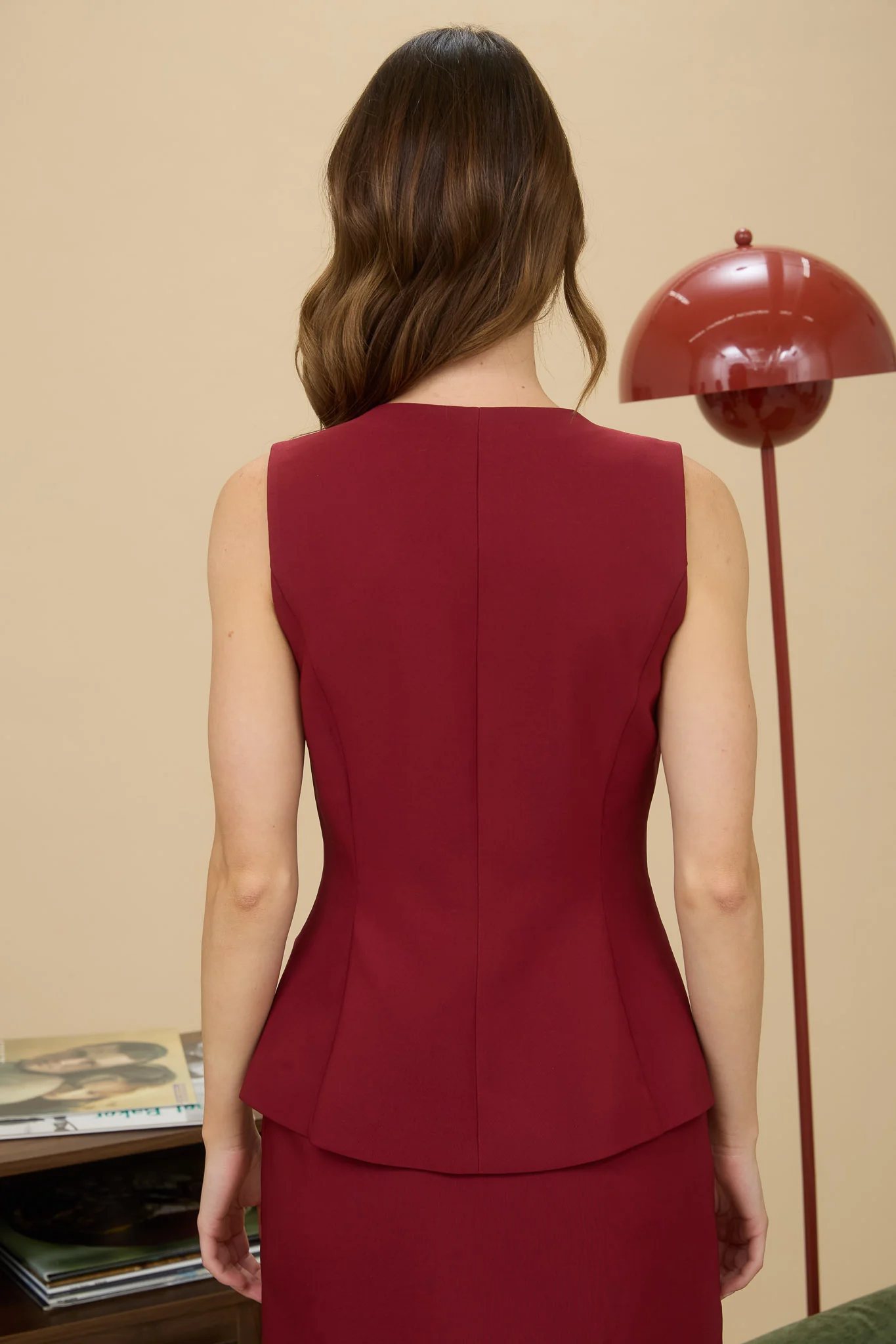 Blusa sin mangas con escote cuadrado y frunces laterales