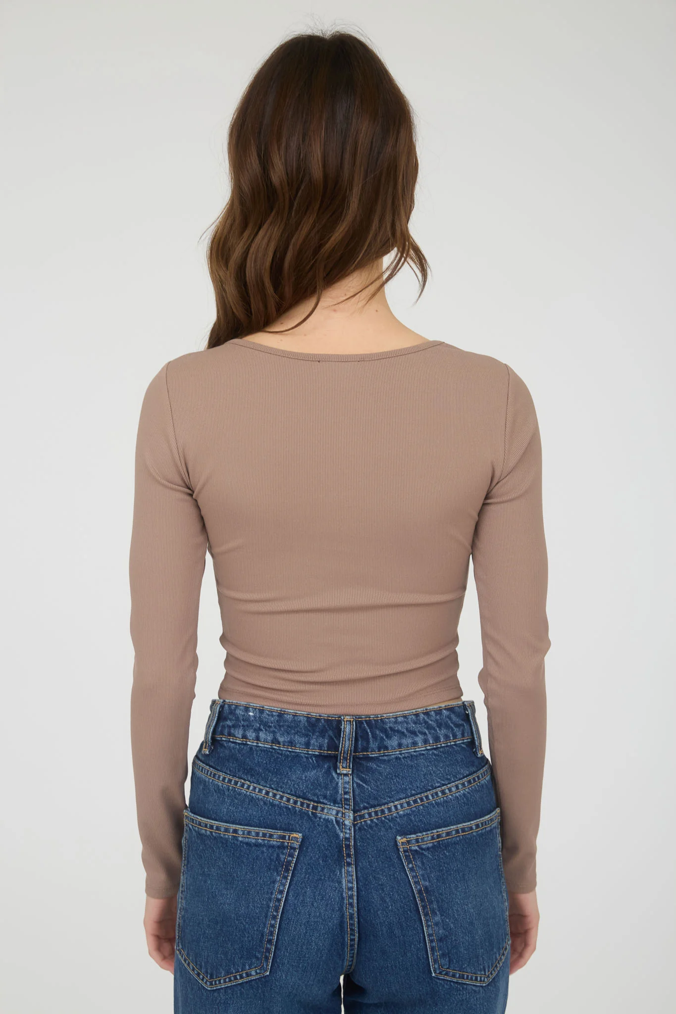 Top corto de punto con gancho delantero