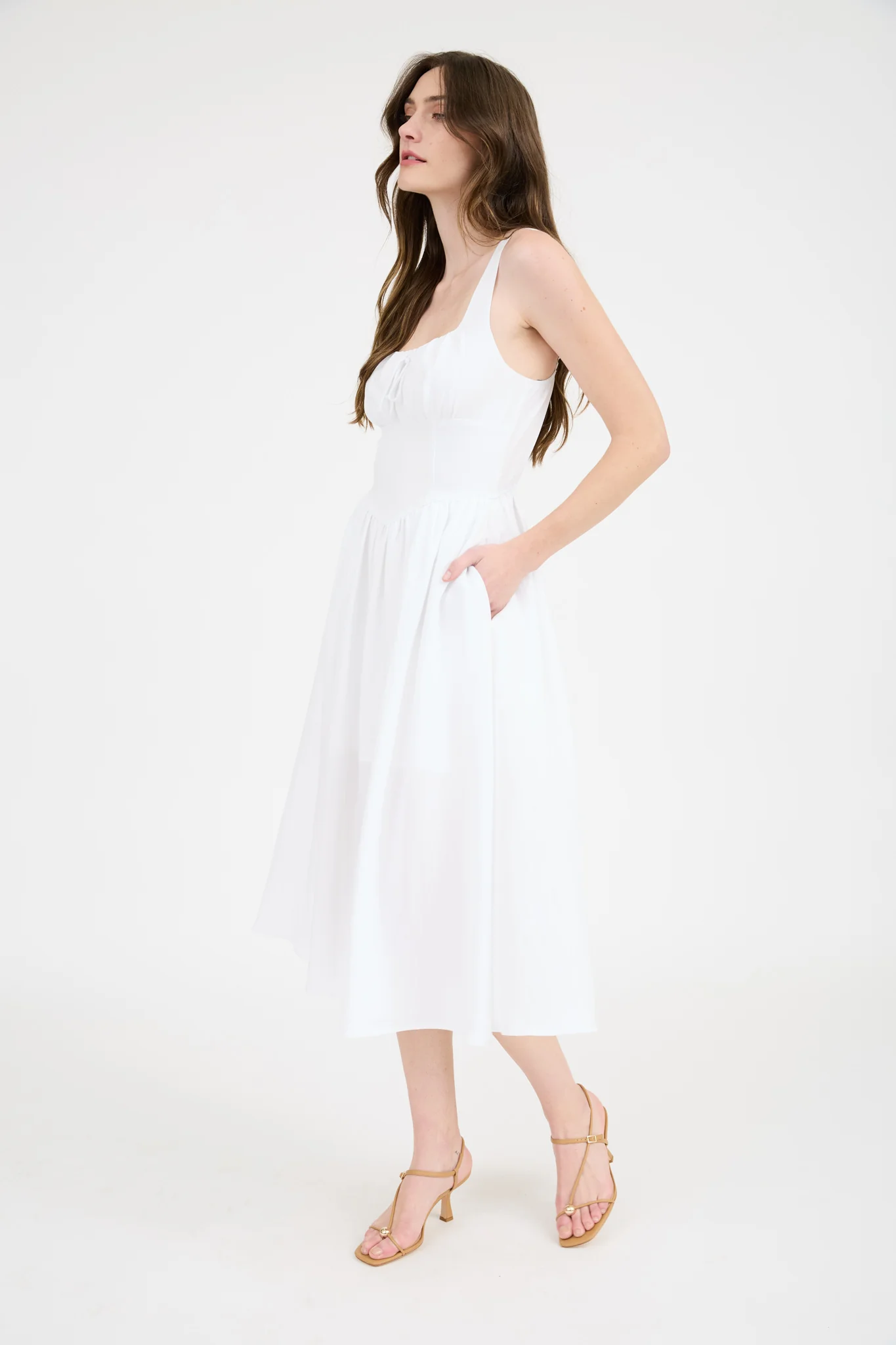 Vestido Midi con Detalles Fruncidos