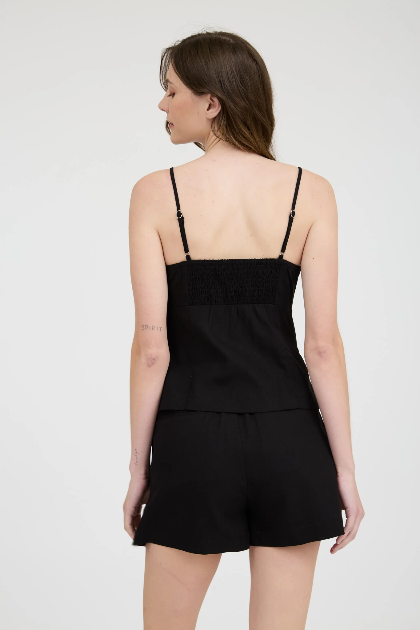 Blusa strapless fruncida con corte fluido
