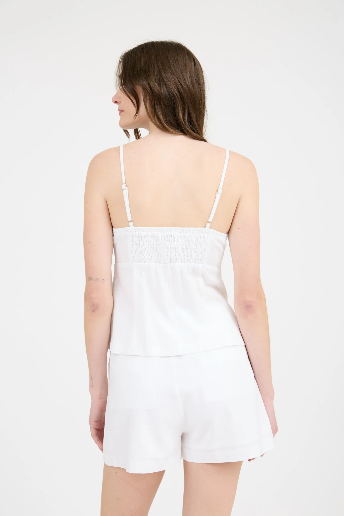 Blusa strapless fruncida con corte fluido
