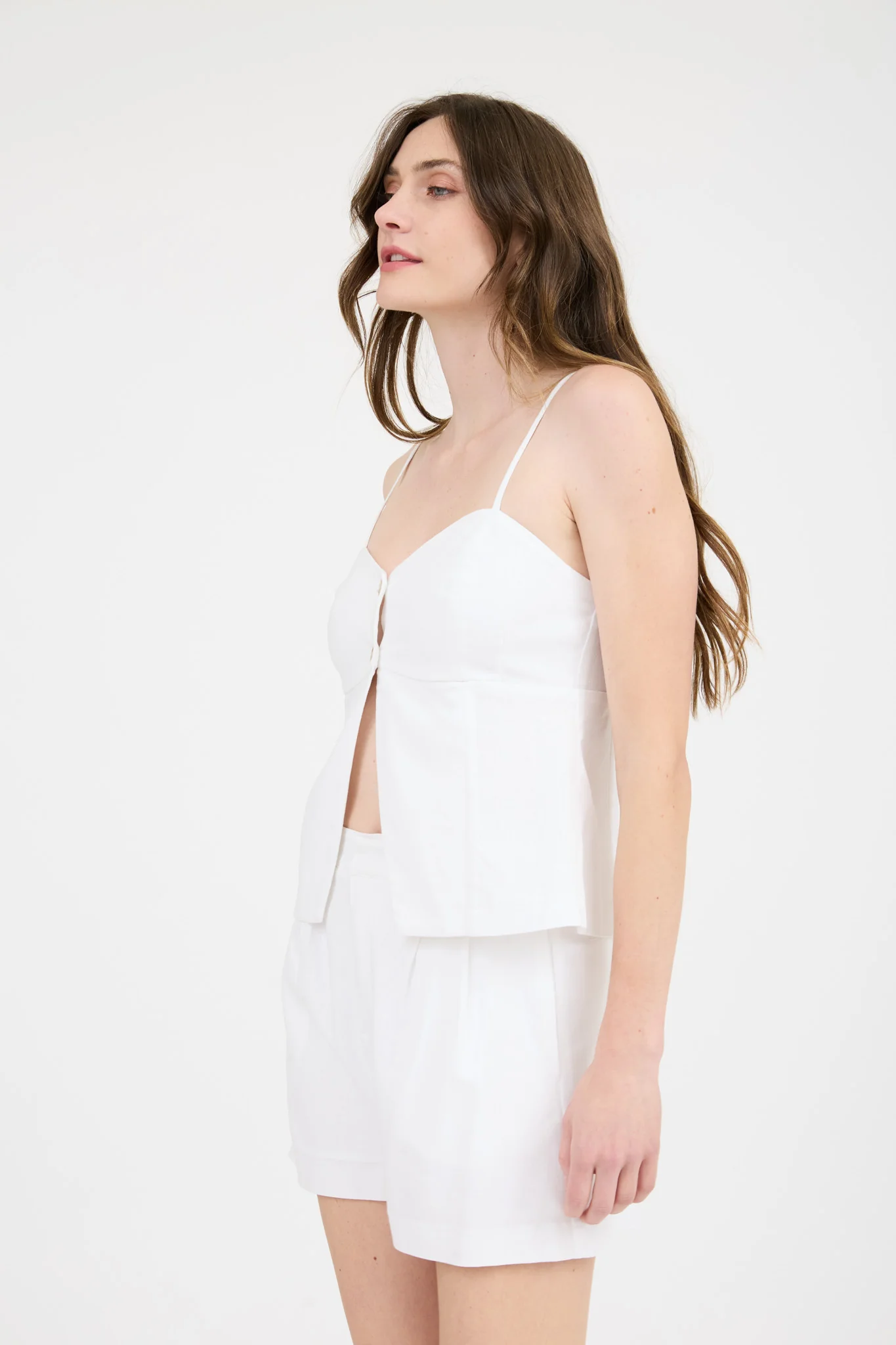 Blusa strapless fruncida con corte fluido