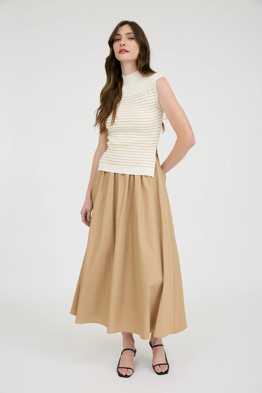 Top de punto rayado con cuello alto sin mangas