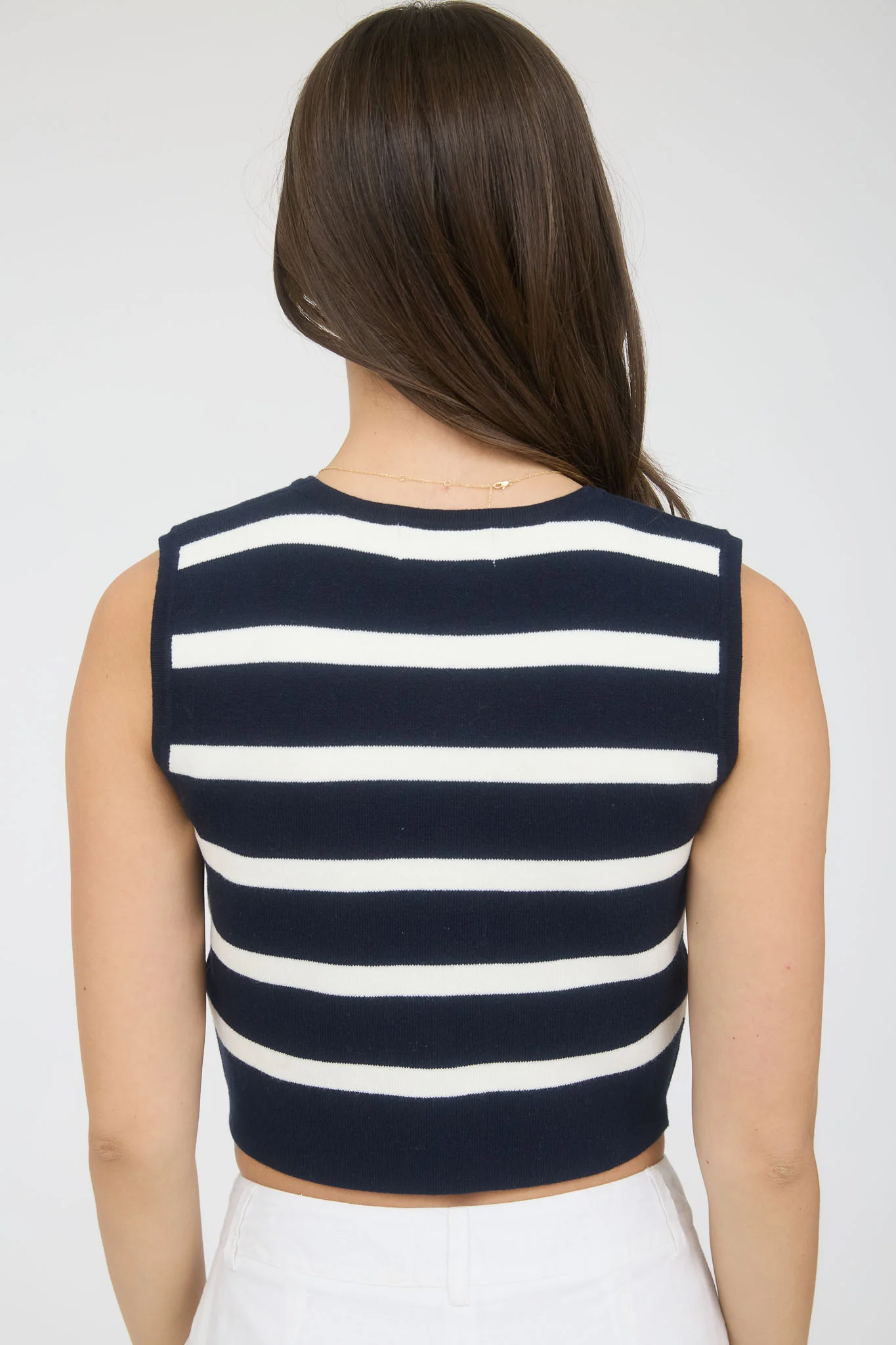 Top tejido rayado con botones dorados diseño estructurado