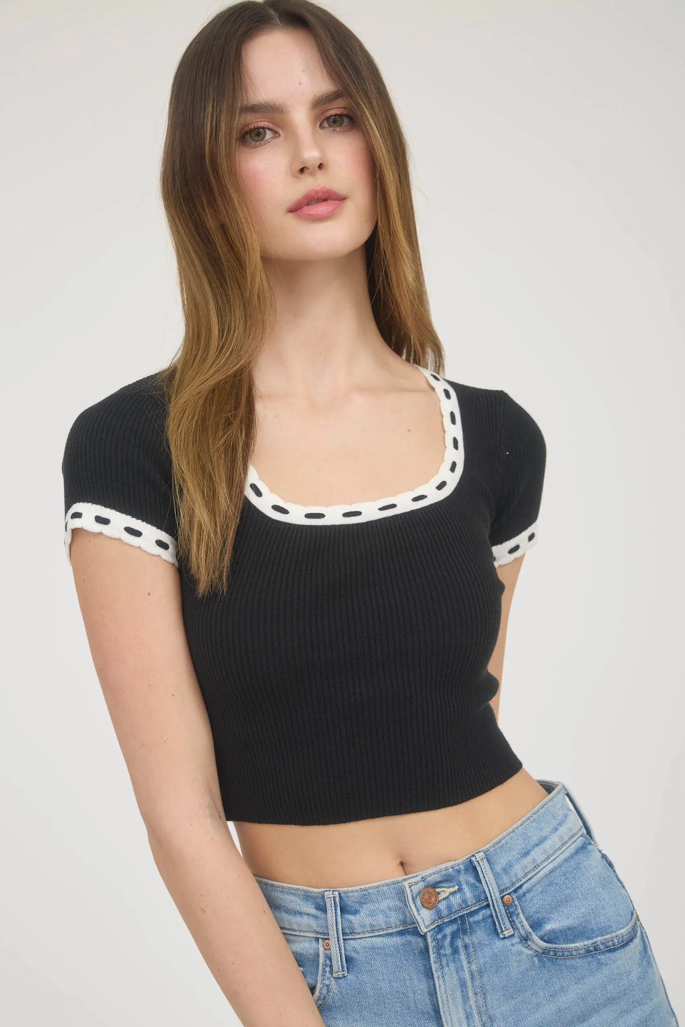 Top con detalle trenzado en escote