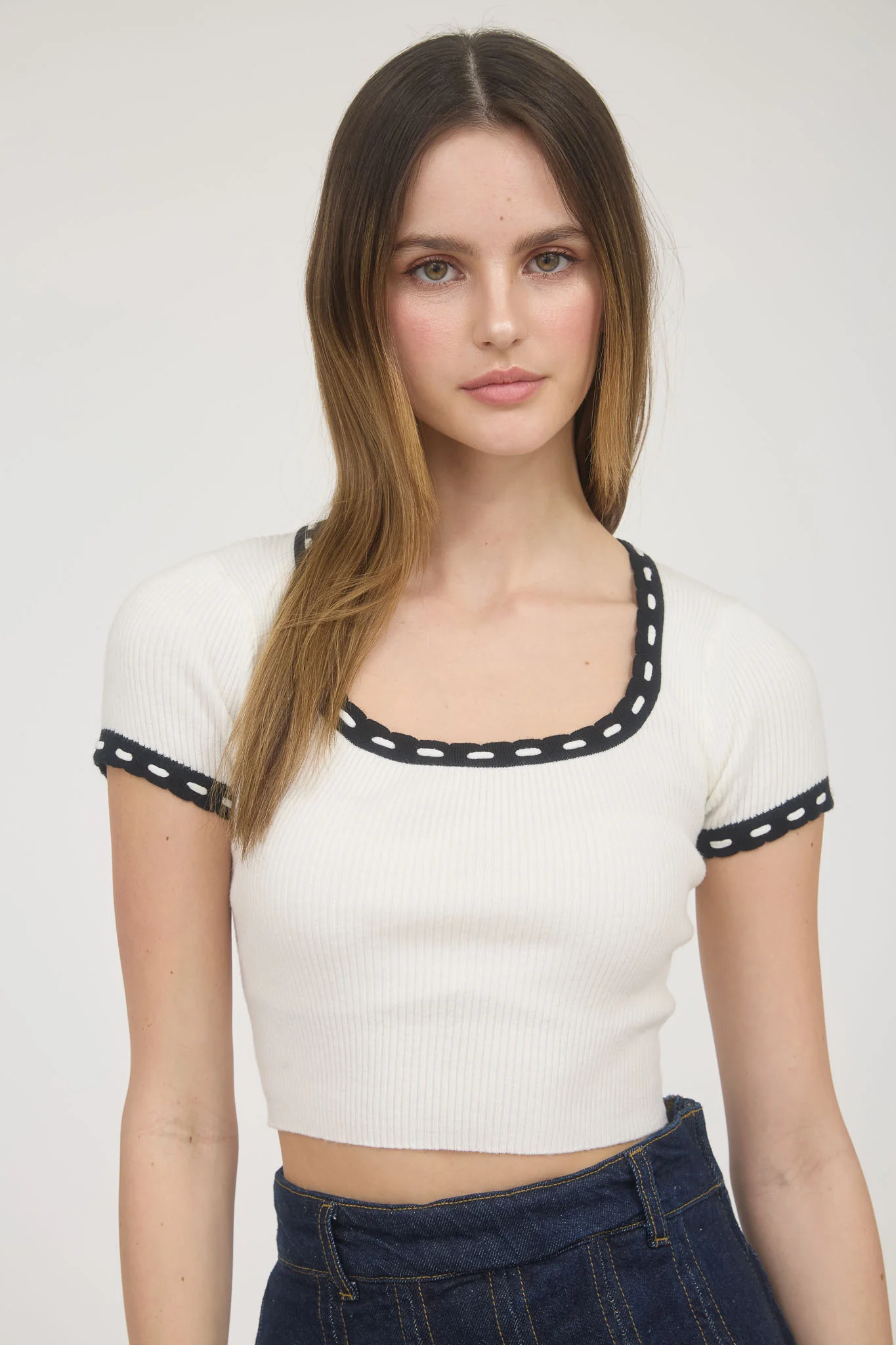 Top con detalle trenzado en escote