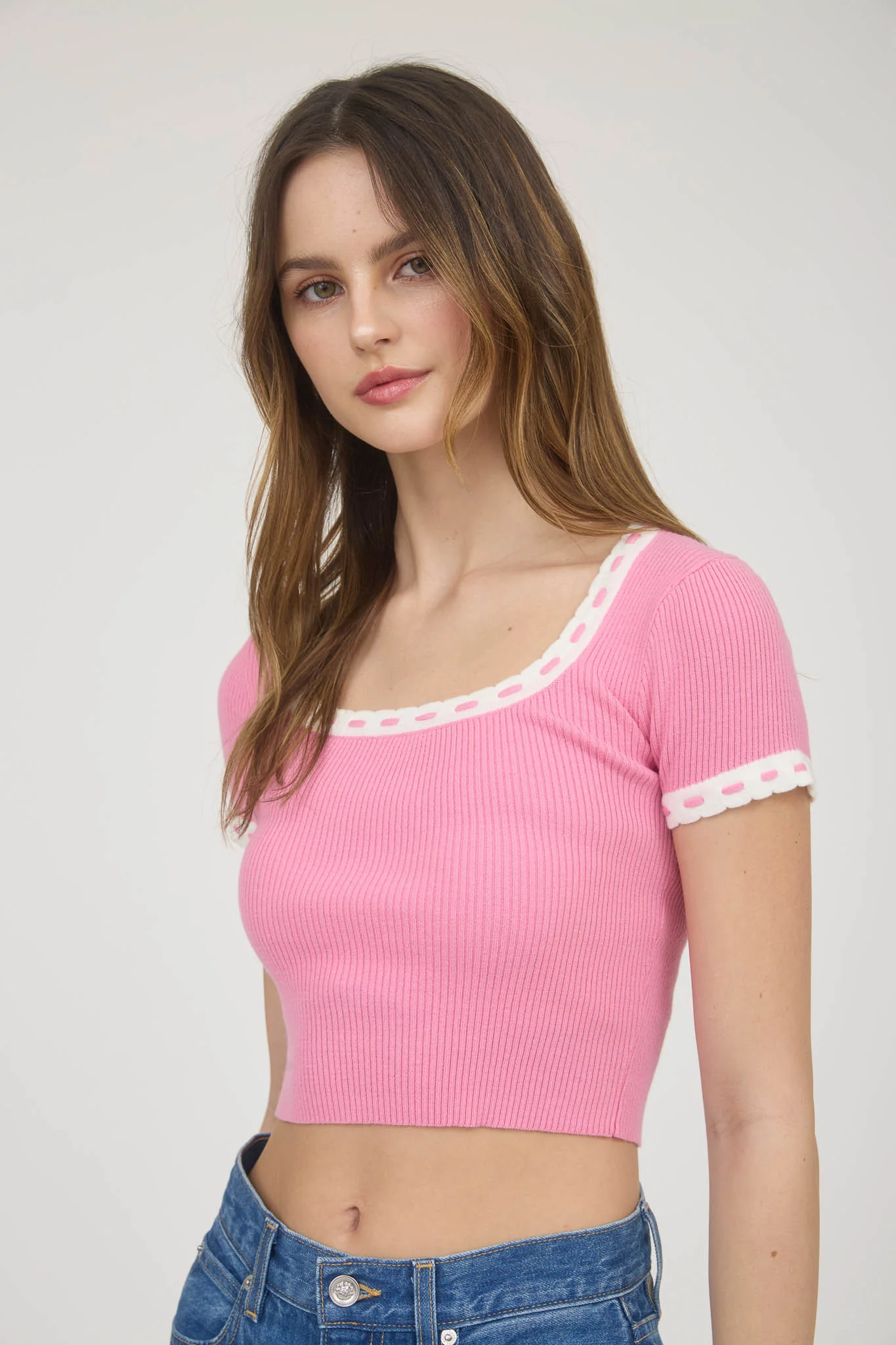 Top con detalle trenzado en escote