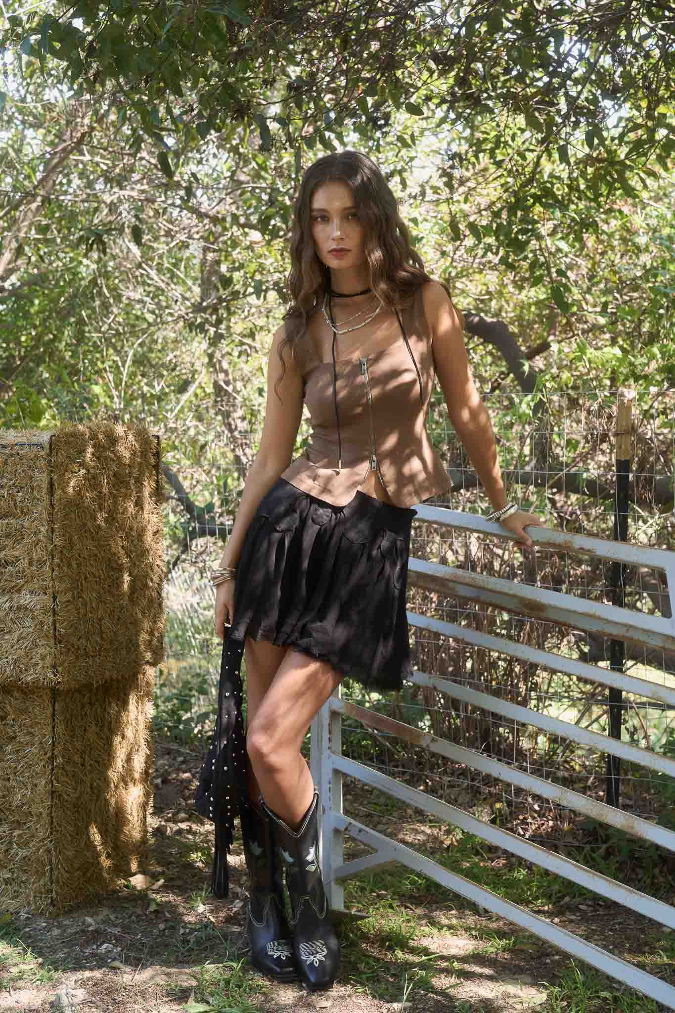 Blusa tipo corset con cierre frontal y escote cuadrado