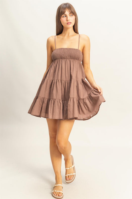 Vestido Corto con Tirantes y Detalle Fruncido