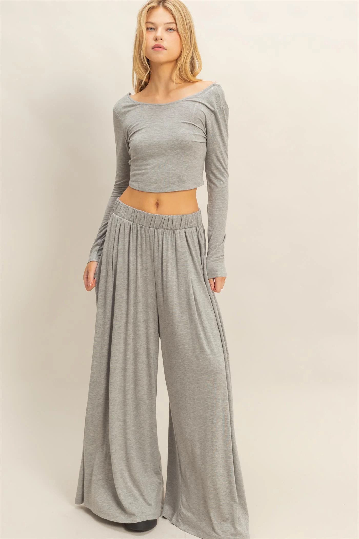 Conjunto de top corto de manga larga y pantalón largo