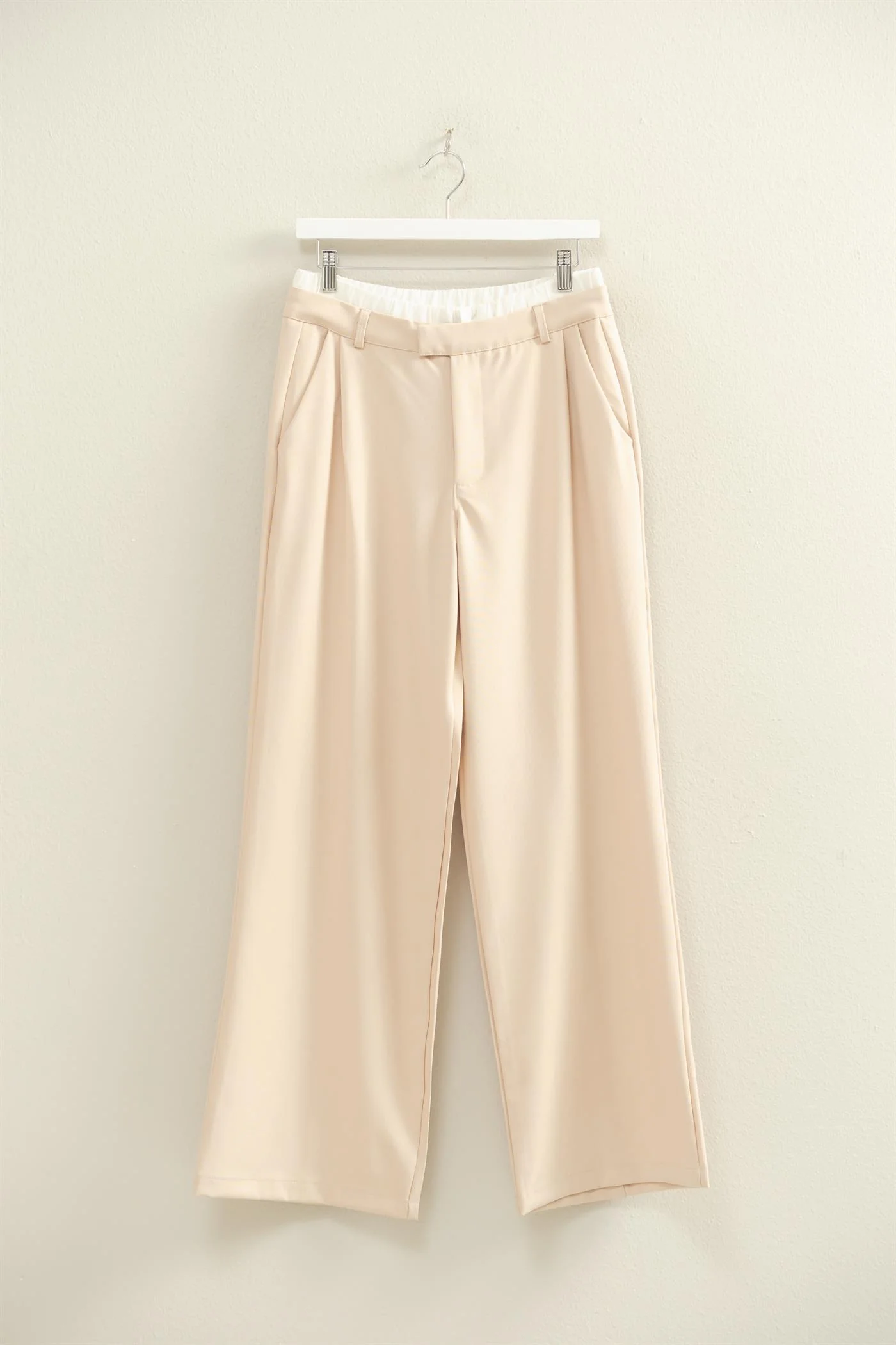 Pantalones de cintura alta con detalle de pliegues