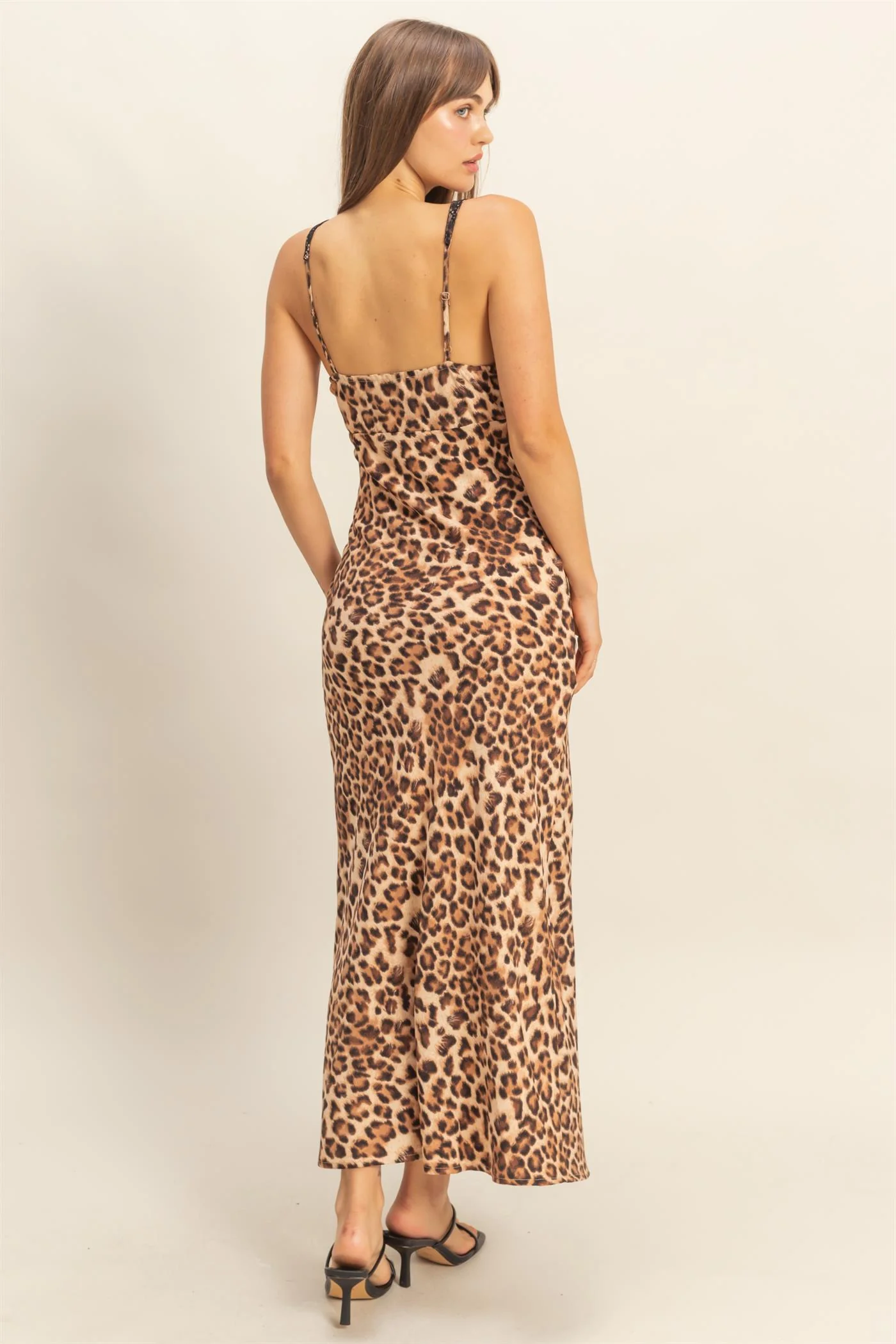 Vestido lencero con estampado de leopardo y ribete de encaje
