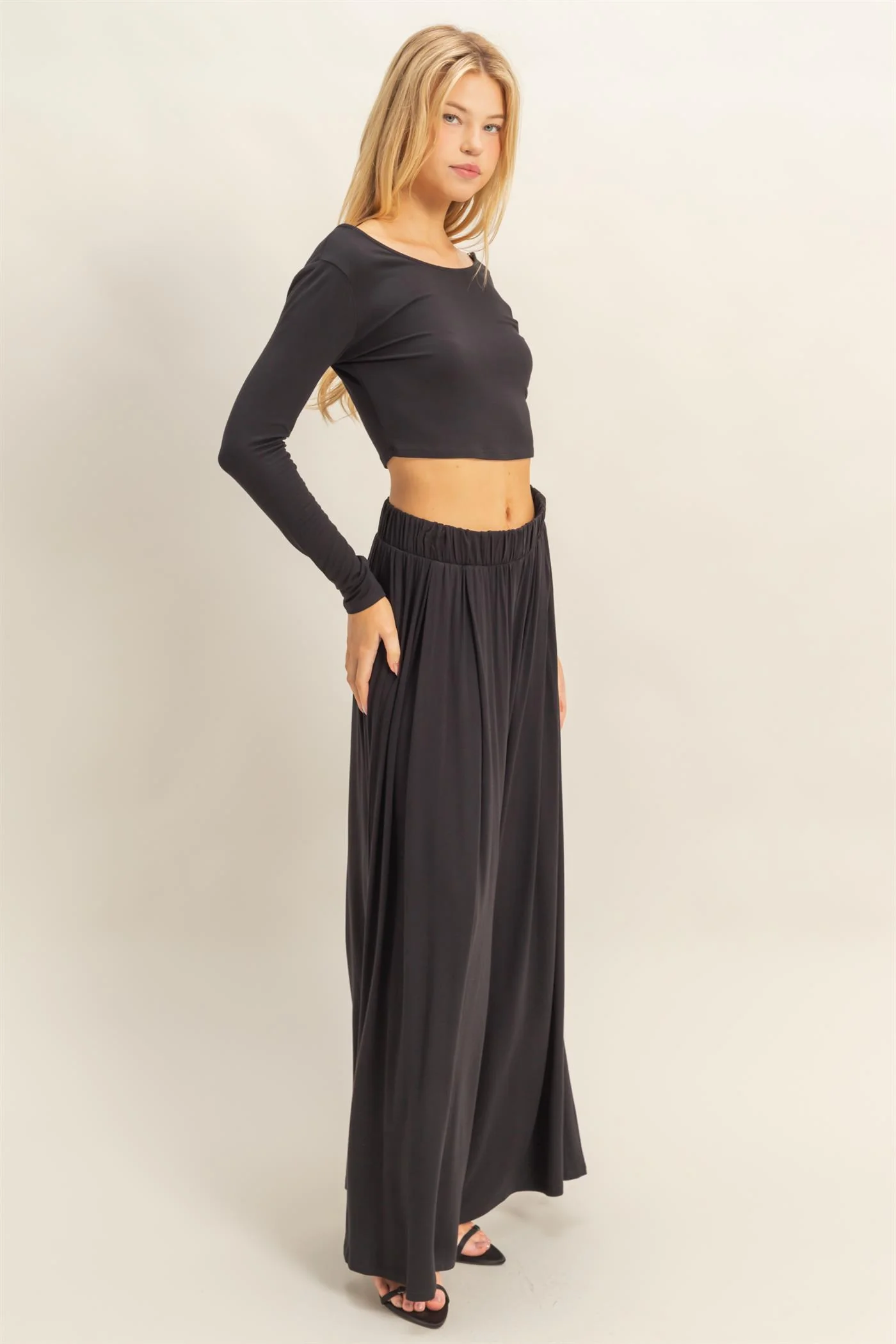 Conjunto de top corto de manga larga y pantalón largo