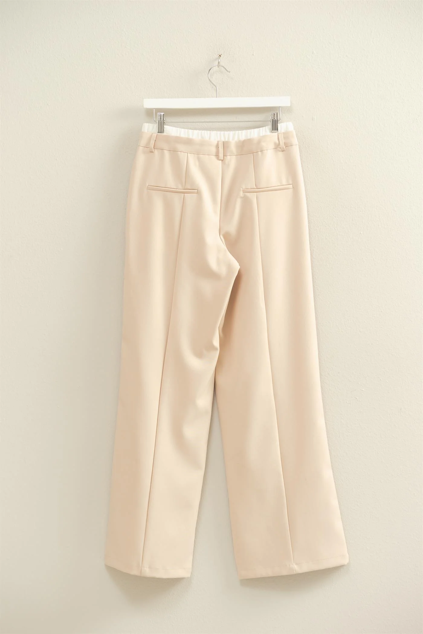 Pantalones de cintura alta con detalle de pliegues