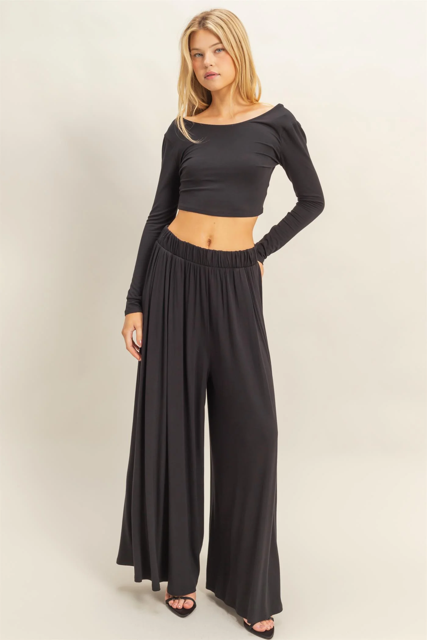 Conjunto de top corto de manga larga y pantalón largo